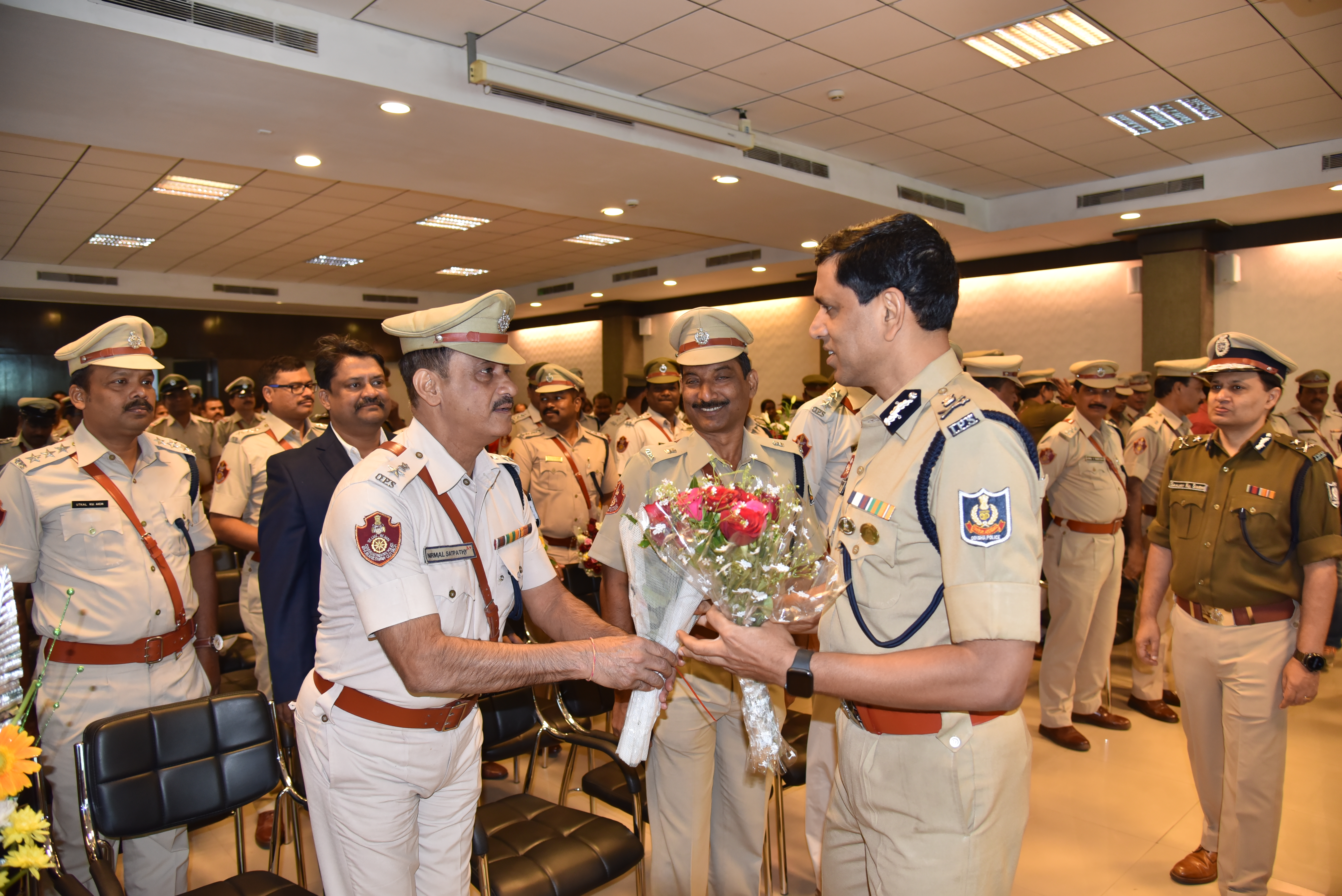 CP wishing his colleagues ‘Happy New Year 2020’ at Police Seva Bhawan.