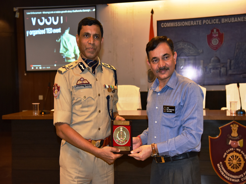 Twelve officers from five countries & faculty members of the 60th batch of the National Defence College visited Police Seva Bhawan on 06.02.2020. It was an honour for us to host the visitors..