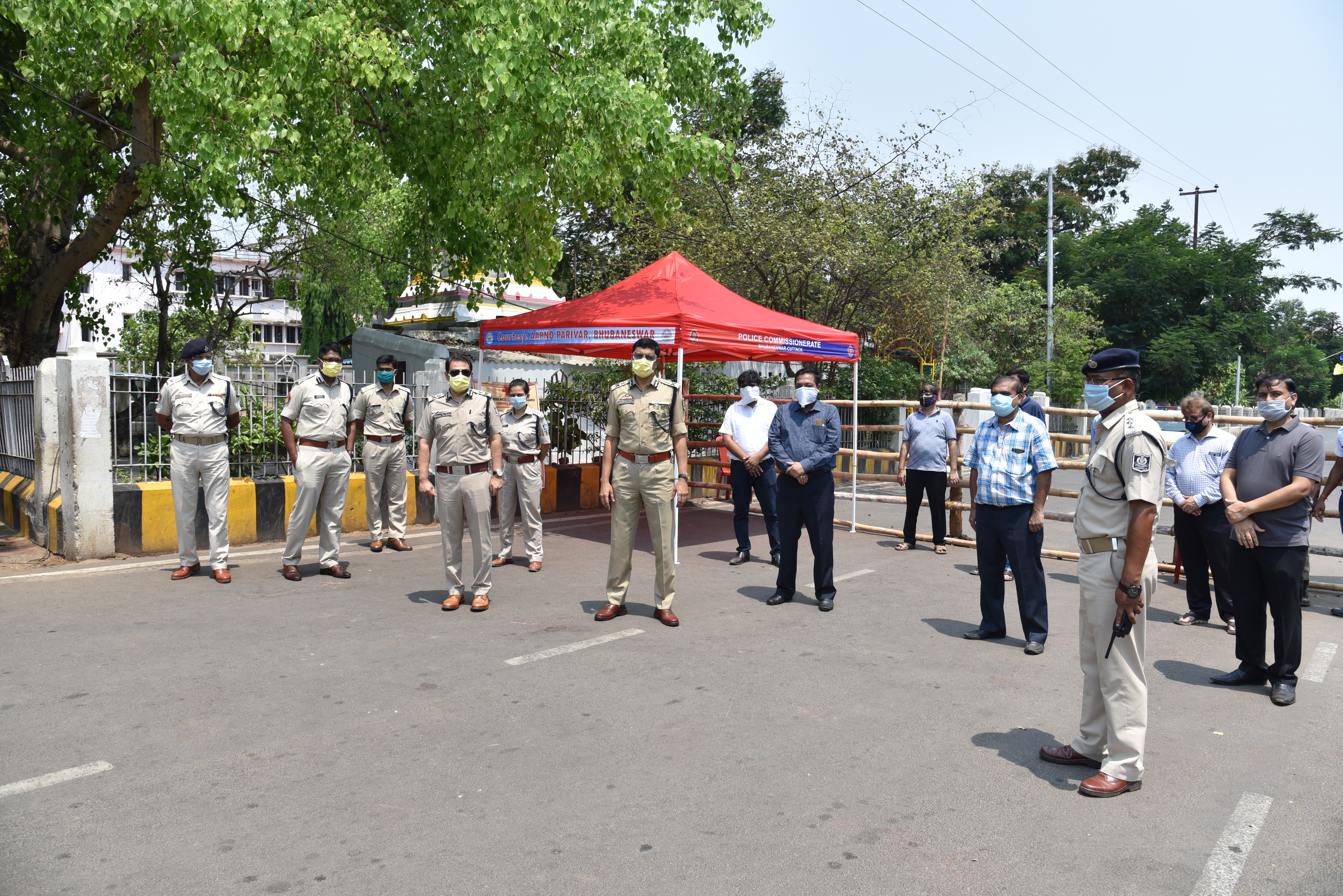 CP visited some of these Canopies  on 16.04.2020 donated by Apno Parivar- a charitable organisation for police personnel braving the scorching heat at the checking posts in view of COVID 19 pandemic.