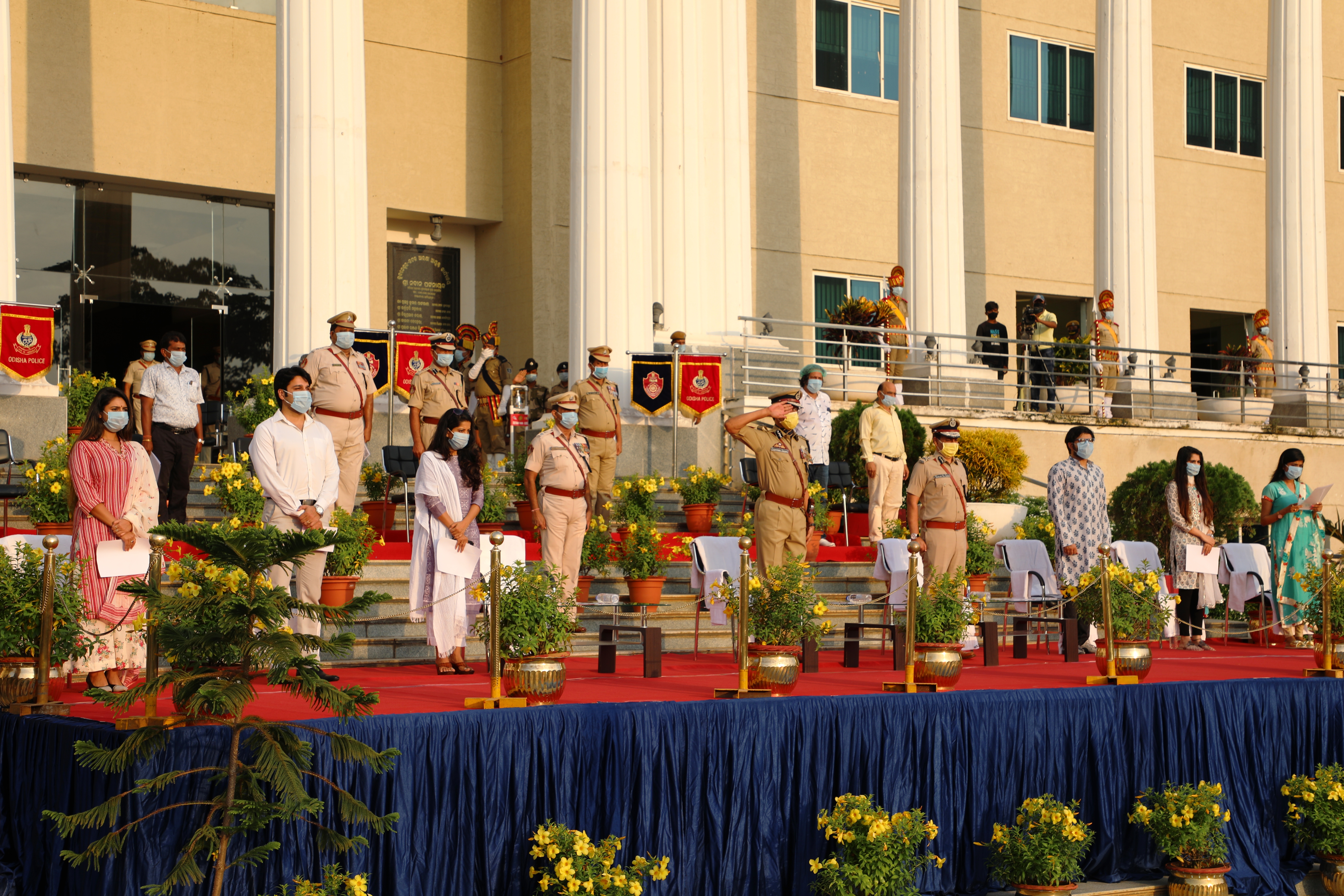 CP with his colleagues and cine stars paying respect to the National Tri-Colour. With pride & hope we joined Odisha in singing ‘Bande Utkal Janani’ on 30 May 2020 at the majestic Police Seva Bhawan.