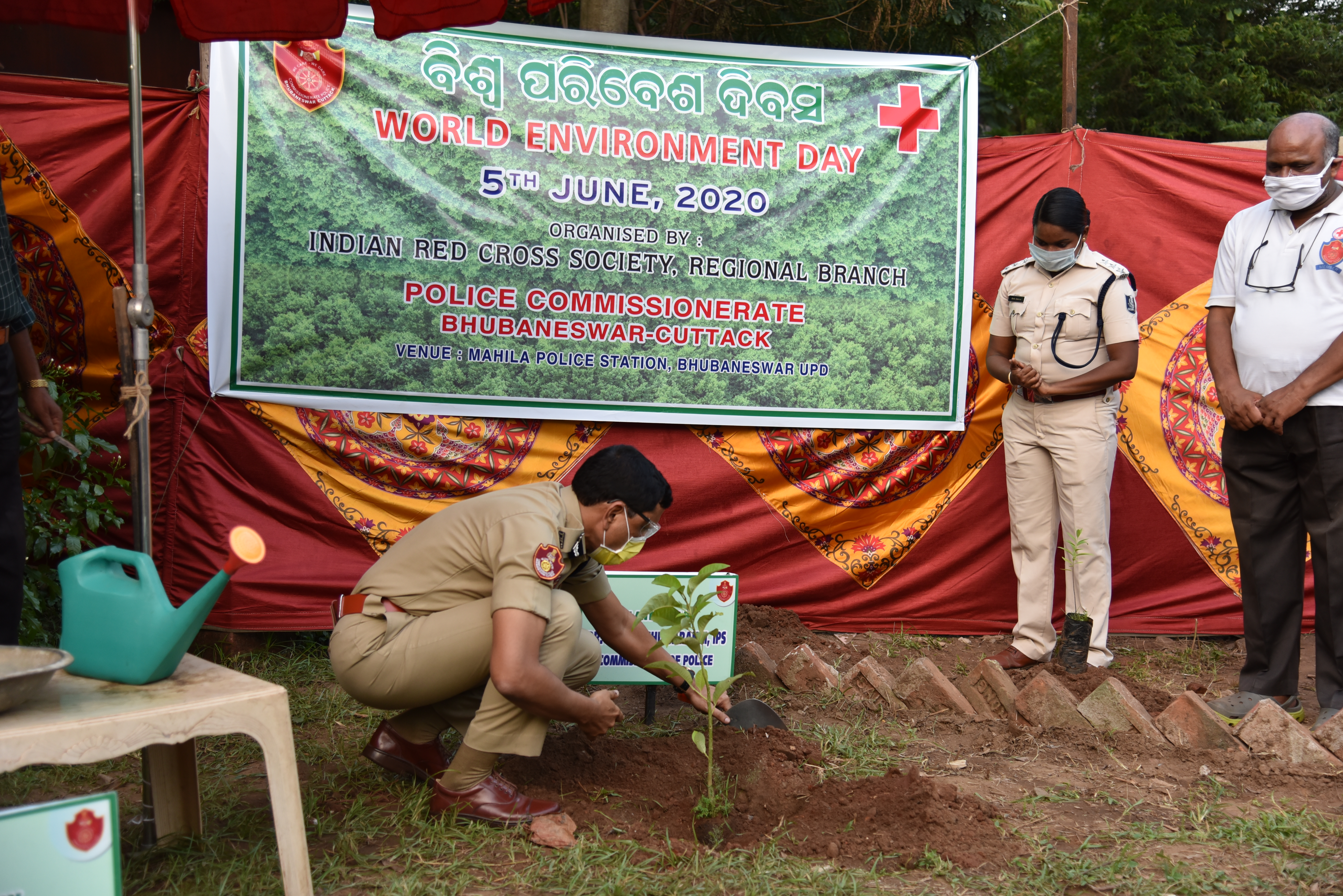 Commissionerate Police & IRCS Regional Branch jointly celebrated the World Environment Day  planting saplings in the premises of Mahila PS, Bhubaneswar on 05.06.2020..