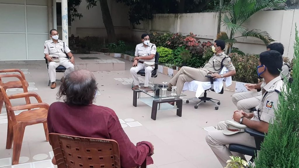 Participants were sensitised to cooperate with the administration in taking responsibility for facilitating the customers with strict social distancing,face masking and hand sanitising in market places. This will help in containing the outbreak of covid19 in Cuttack City. 24.09.2020.