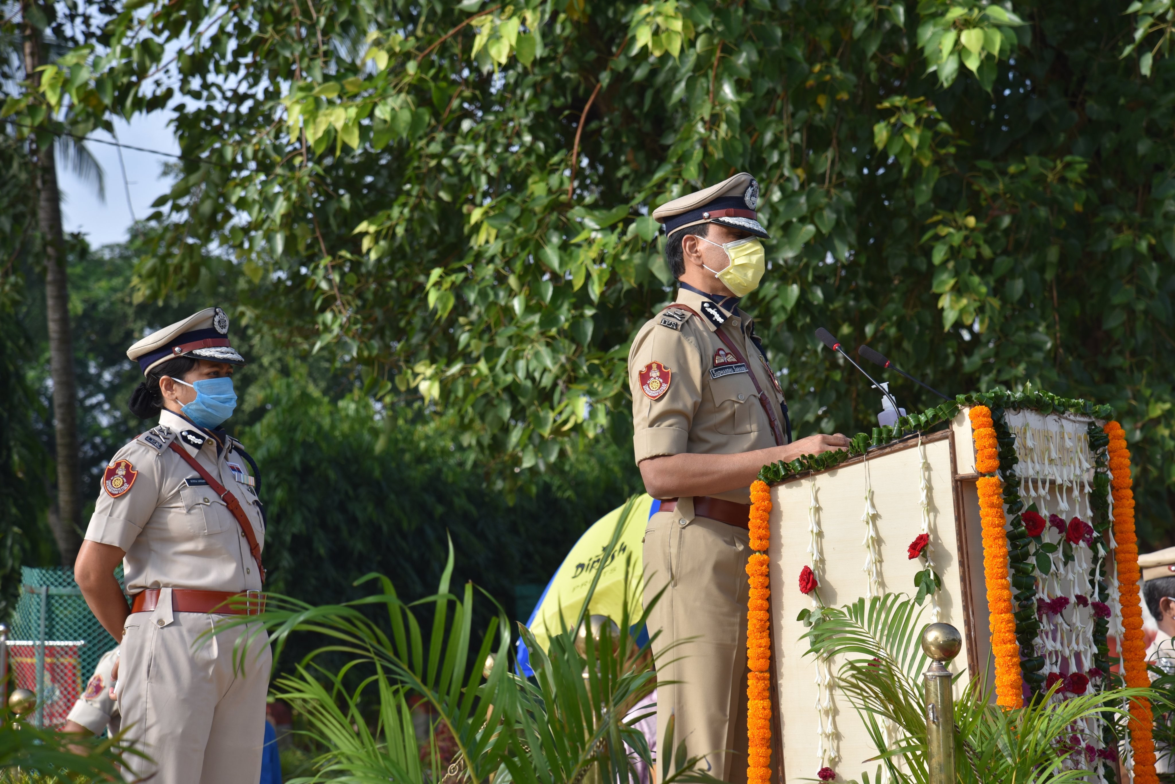 Our homage to the martyrs who had made supreme sacrifice in the line of duty. CP, Addl. CP, DCP Bhubaneswar with colleagues laying wreath at the Sahid Memorial at Reserve Police Line , Bhubaneswar on 61st Police Commemoration Day 2020 on 21.10.2020.