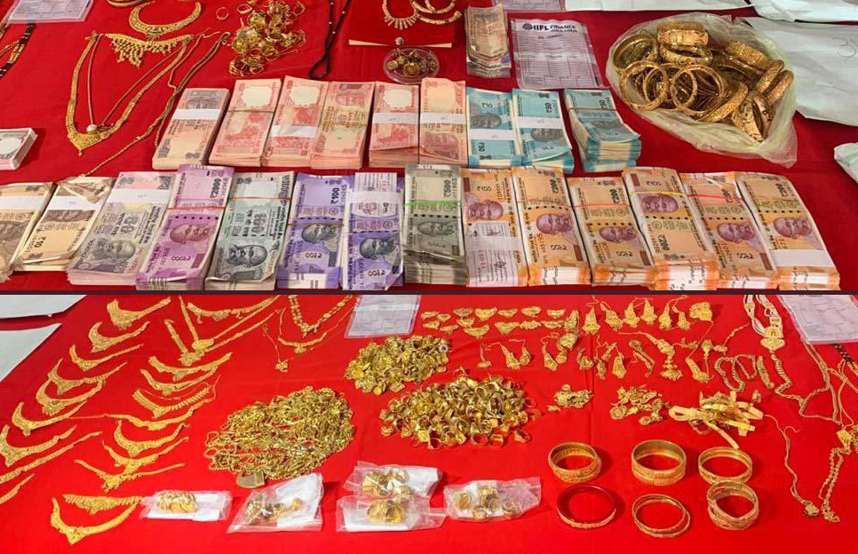 Our Special team & Lalbag PS recovered 10.3Kg stolen gold ornaments,hard Cash 7.36 Lacs & other incriminating materials with arrest of 11 offenders so far after successful detection of sensational robbery case at Nayasadak Cuttack including mastermind. Good achievement by the team. (28.11.2020)