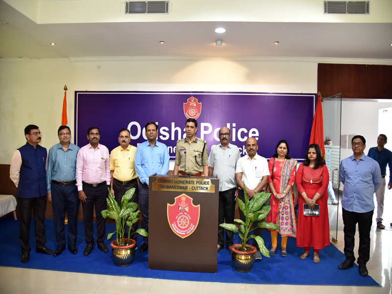 ‘Ek Bharat Shrestha Bharat’. Officers of   Maharashtra visited Police Seva Bhawan & interacted with CP on 26.02.2020.