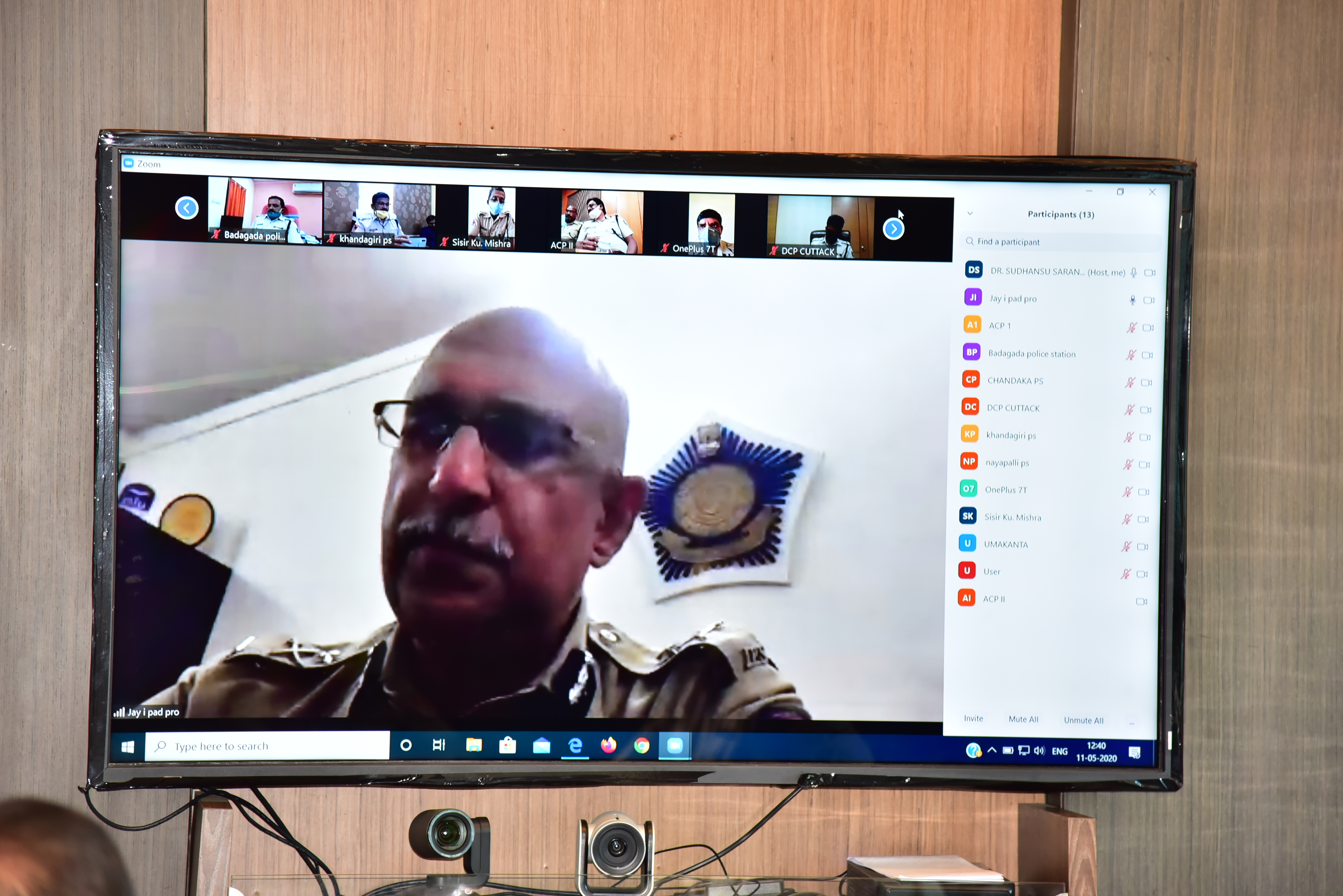 CP taking stock of the situation & briefing his colleagues over Video Conference regarding Covid management on 11.05.2020.  Mr. Nawal Bajaj-Joint CP Admin of Mumbai Police & our guest participant briefed our officers over Video Conference on why so many police personnel in Mumbai have been infected by #COVID19 , preventive measures & good practices adopted to deal with the situation to keep moral of the Police Force high.