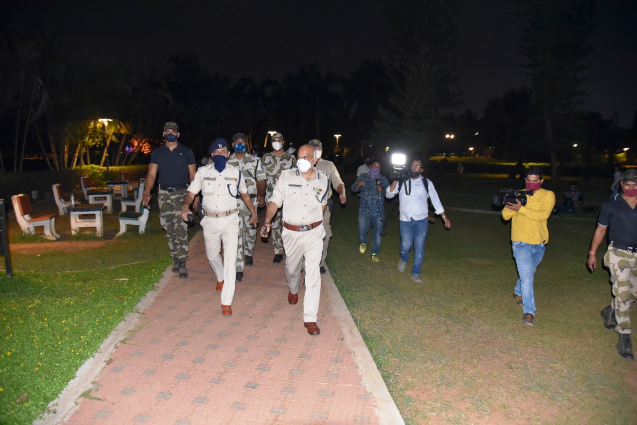 Enforcement of COVID-19 appropriate behavior on 08.04.2021