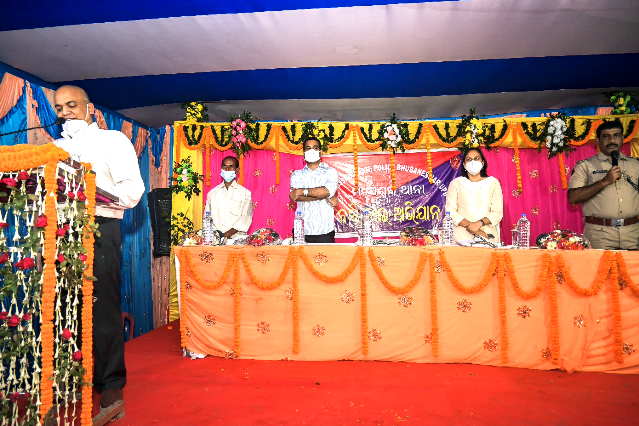 ‘Basti Ku Chala’ initiative by Bhubaneswar UPD on 10.10.2021.