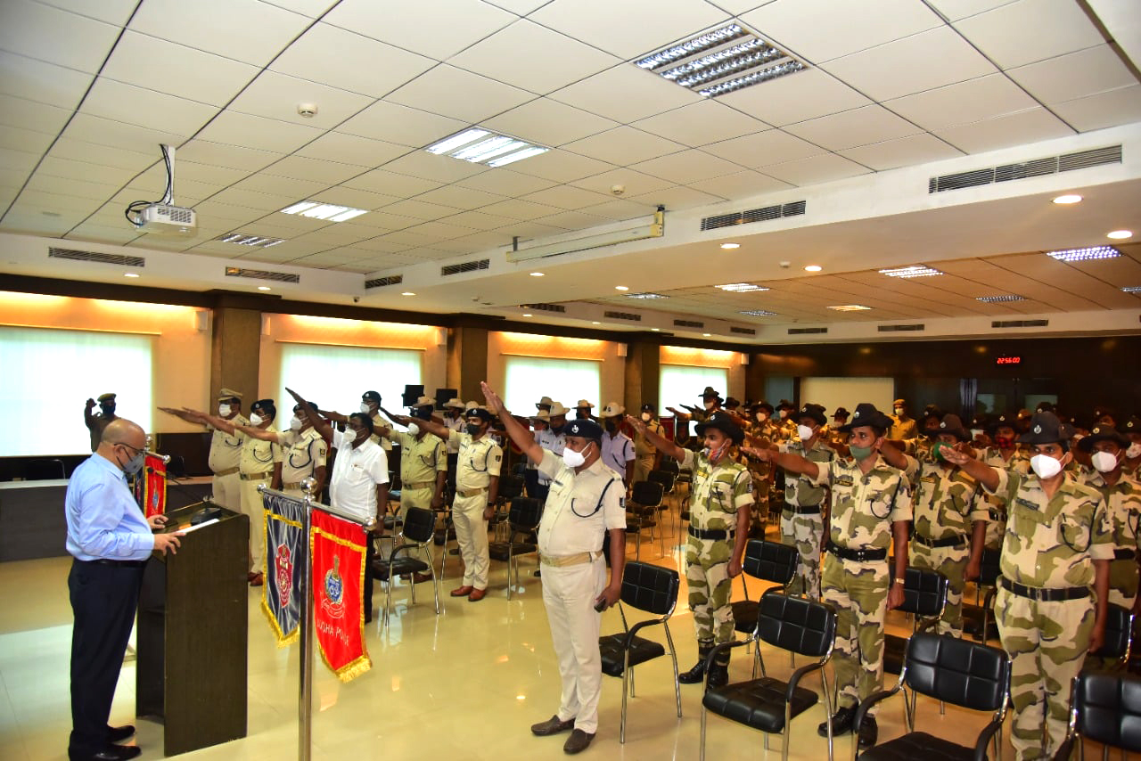 Solemn pledged on Rashtriya Ekta Diwas 2021 at Police Seva Bhawan on 31.10.2021.