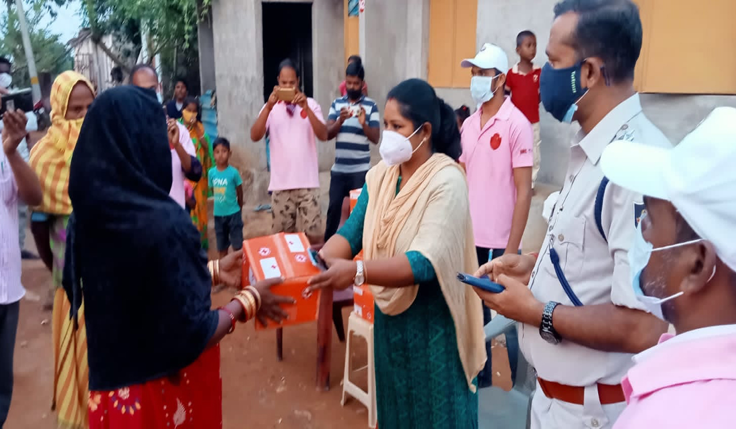 Distribution of Hygiene kit among the residents of Tarini Basti under Bharatpur PS on 15.01.2022.