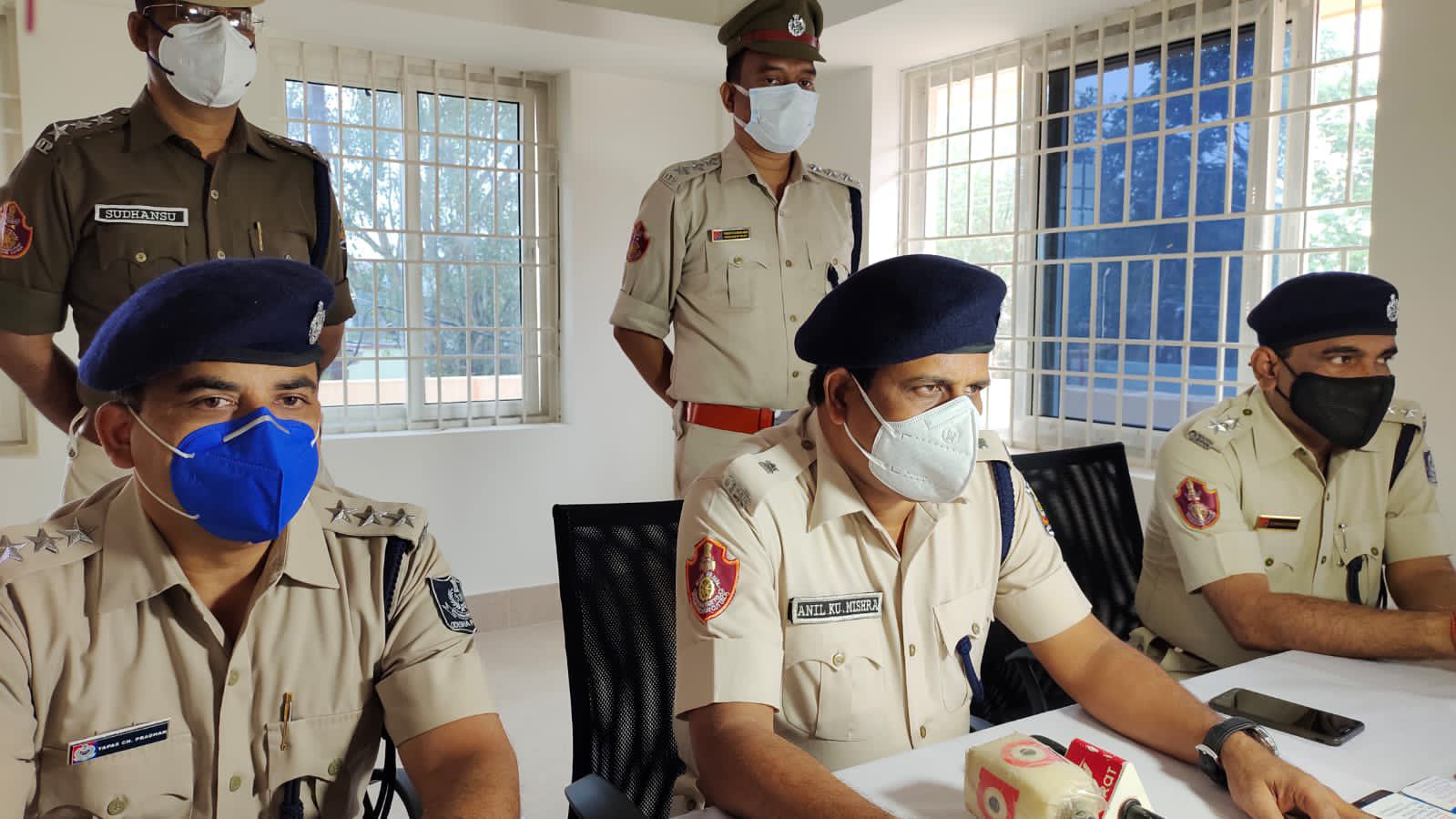 Commissionerate Police, Cuttack UPD returned 20 stolen and lost Mobile Phones to their rightful owners at Bidanasi PS on 12.01.2022.