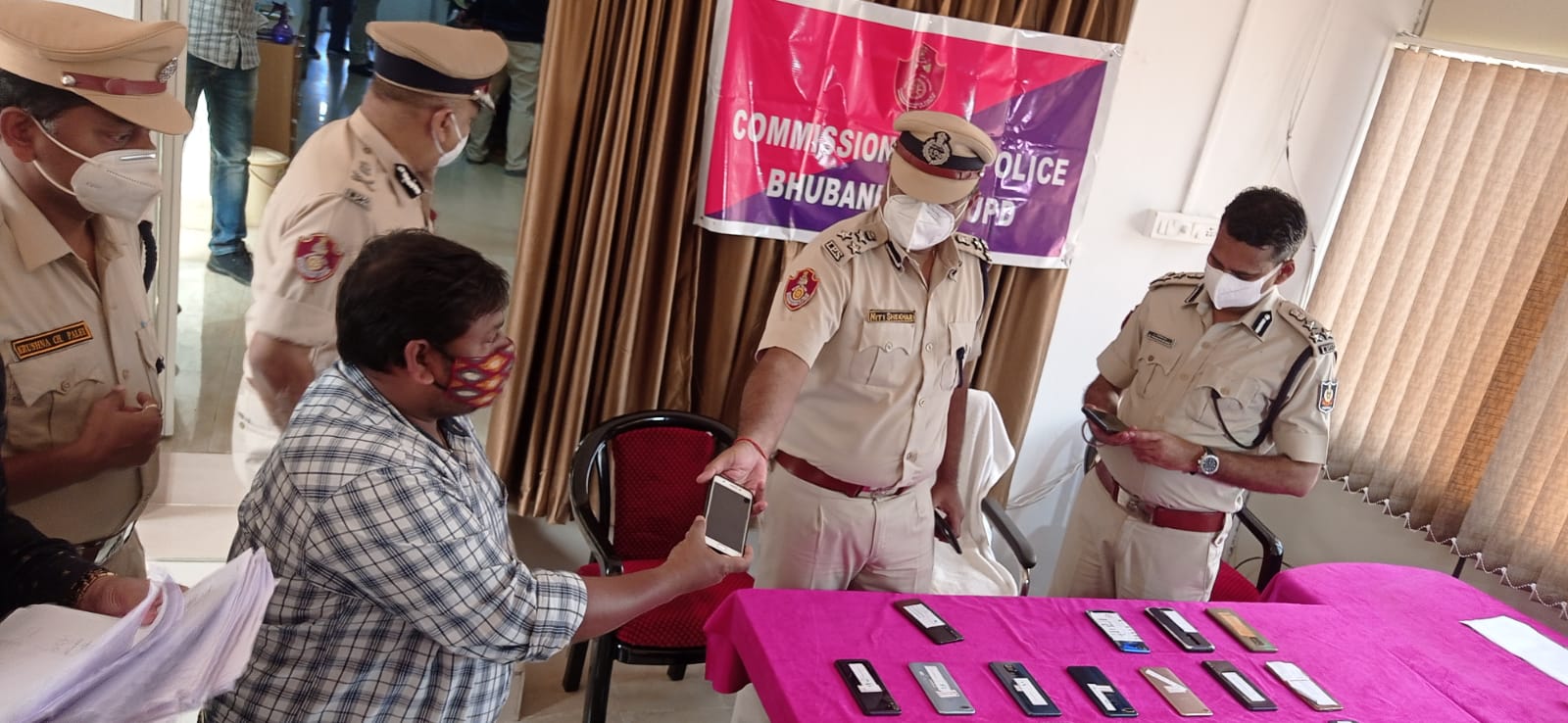 In a small function organised at DCP office, Bhubaneswar on 21.01.2022 several mobile phones lost/stolen were returned to their bonafide owners.