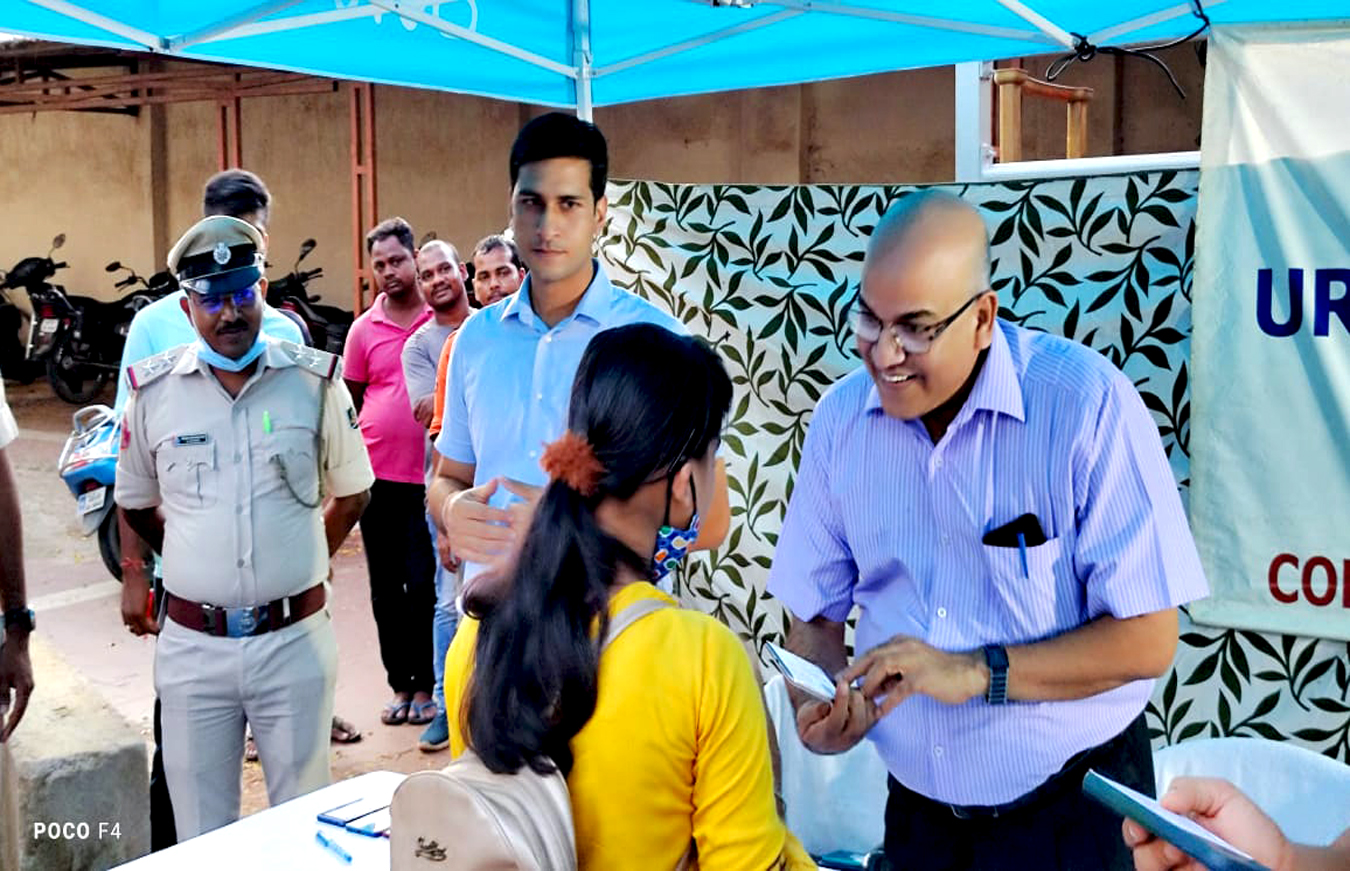 182 lost/stolen mobiles recovered by different PS’s under Bhubaneswar UPD were returned to the bonafide owners in a Mobile Returning Mela organized at the DCP office, Bhubaneswar on 30.07.2022.