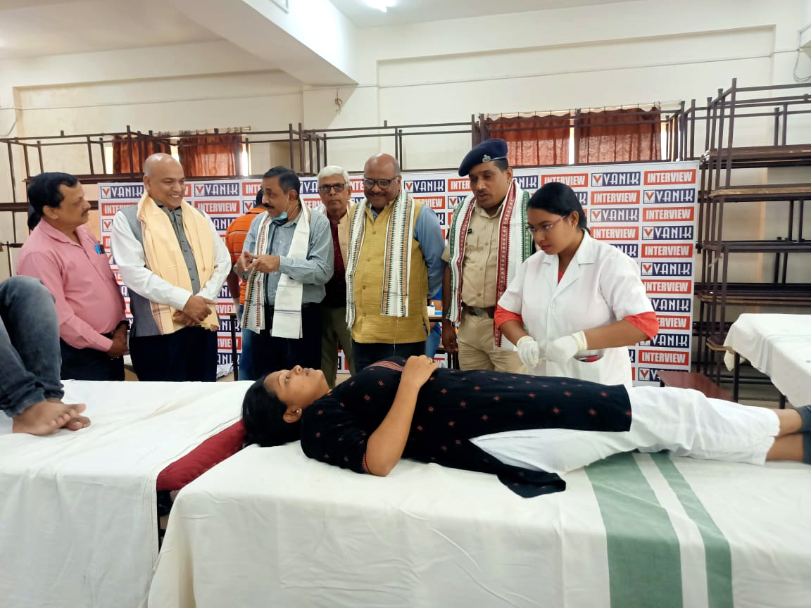 On 15.12.2022 a Voluntary Blood Donation camp was organised under the auspices of Vanik Coaching Centre at CRPF Square, Bhubaneswar in association with IRCS, RB, Commissionerate Police, Bhubaneswar-Cuttack.
