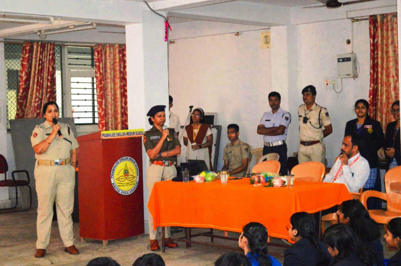 The Cyber and Traffic Awareness Programme was taken up by ACP Anjana Tudu, IIC Cyber PS Rasmita Jena at Prabhujee English Medium School, VSS Nagar, Bhubaneswar on 08.12.2022.