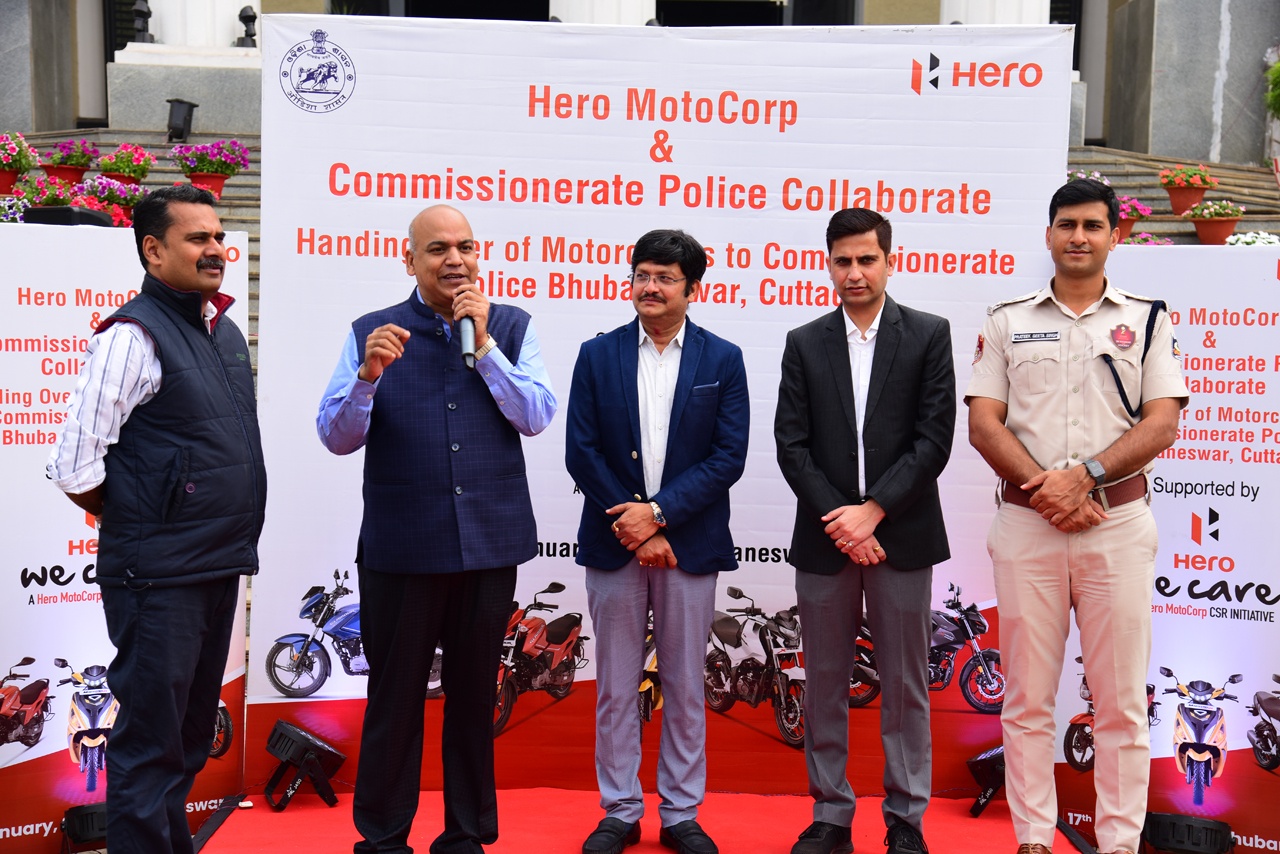 40 nos of Glamour Motorcycles were donated to Commissionerate Police for policing at different Police Stations by Pradeep Agarwal, Proprietor, JMG Automobile, Cuttack, Harshbardhan, Odisha Head Hero MotoCorp on 17.01.2023.