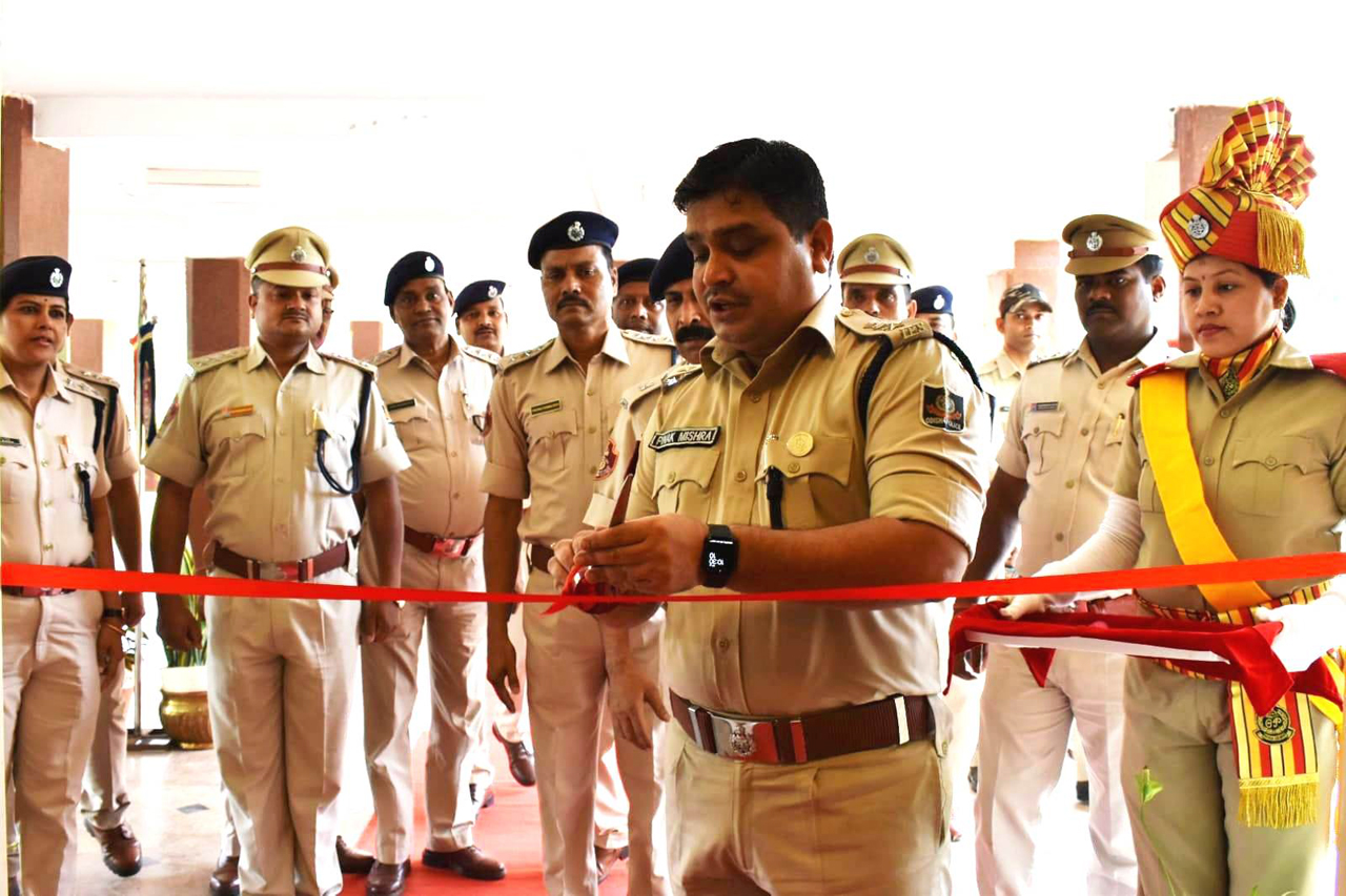 Keeping in view of the blood requirement in Cuttack in summer, Sri S. K. Priyadarsi, IPS, Commissioner of Police, Bhubaneswar-Cuttack organised a Voluntary Blood Donation Camp at Indoor Stadium, Cuttack on 10.05.2023.