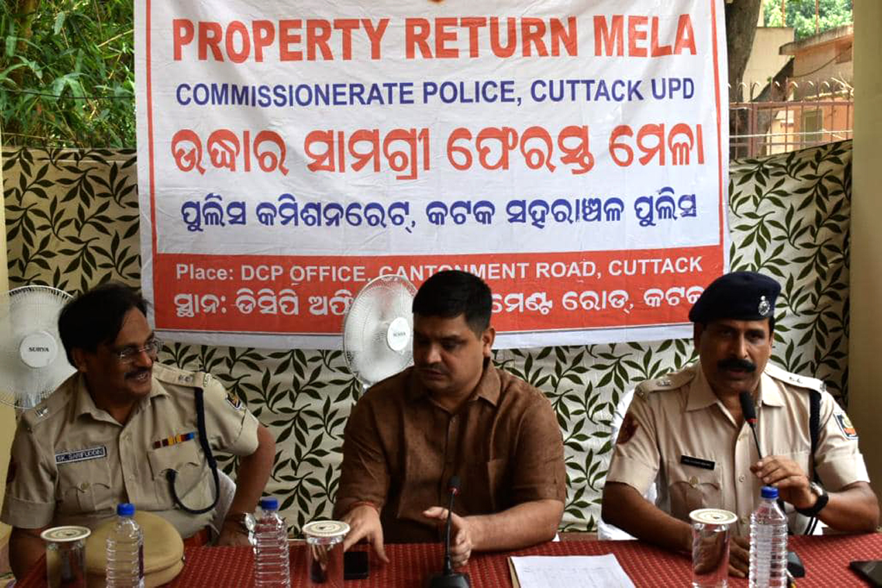 A property return mela was held at DCP Office, Cuttack on 03.07.2023. As many as 103 mobiles, 11 bikes, TV, Laptop, and bicycle which were recovered by different PSs of Cuttack UPD were returned to their respective owners in the presence of DCP, Cuttack.