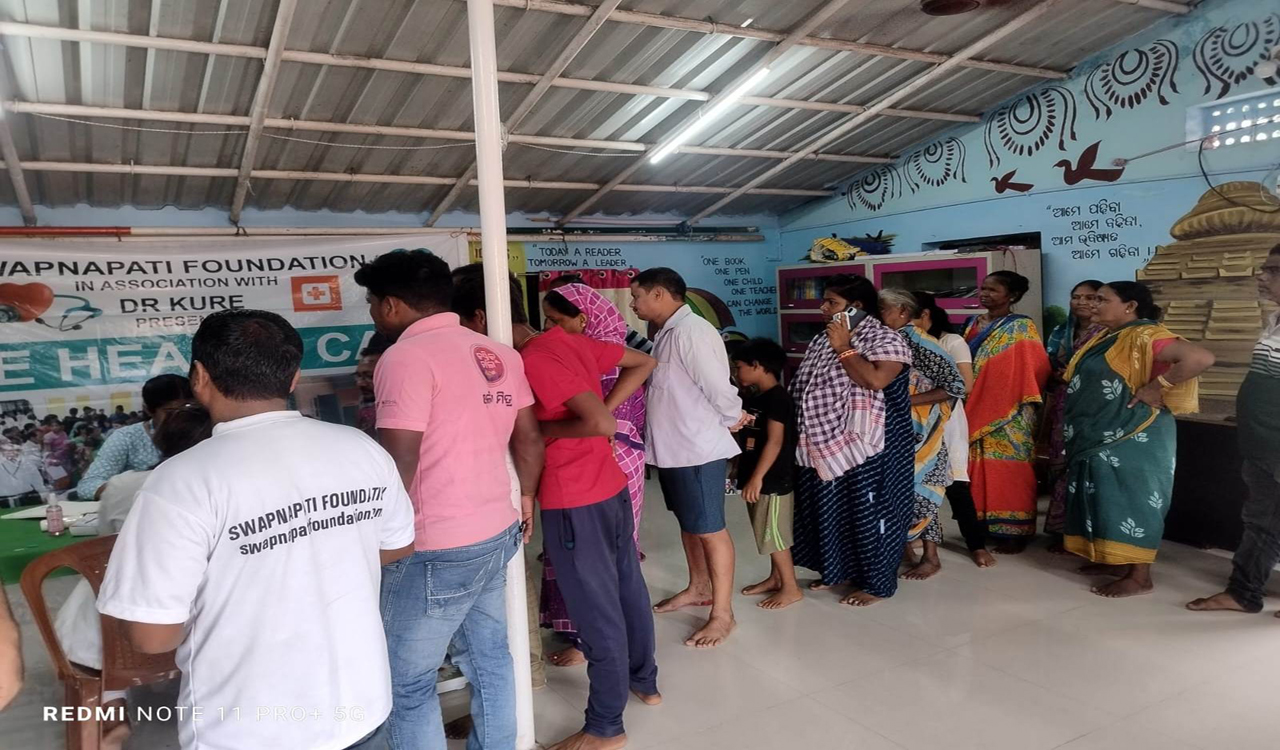Basti Ku Chala”: Security Through Friendship:- In our continued commitment to serve the citizens, the Commissionerate Police Bhubaneswar-Cuttack joins hands with Swapna Pati Foundation for a free Health Check-Up Camp on 29.09.2023 at Isaneswar Basti, Chandrasekharpur, Bhubaneswar.