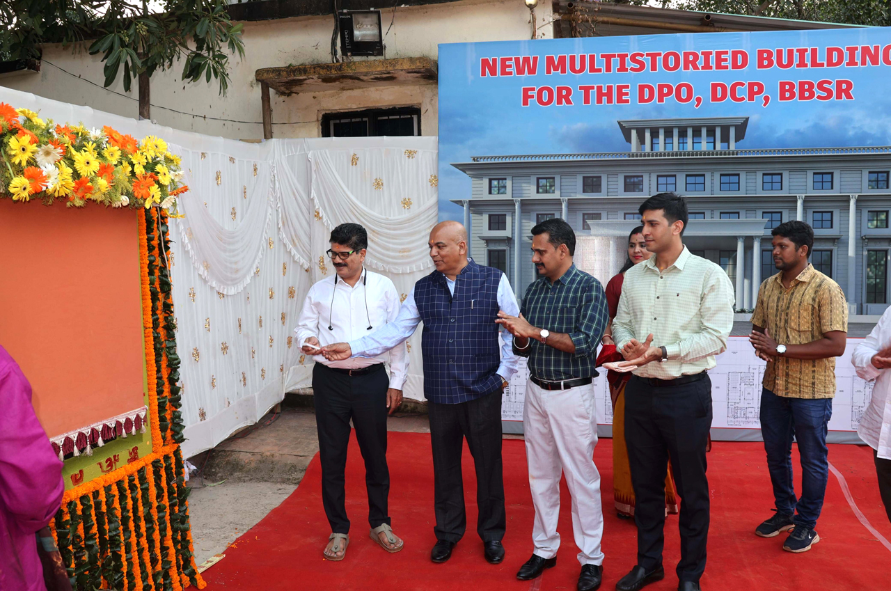 Sri S. K. Priyadarshi, Hon’ble Commissioner of Police, Bhubaneswar-Cuttack led the foundation stone for the new multistoried building of the Office of DCP Bhubaneswar with Sri Sanjeev Panda, Chairman-cum-MD, OPHWC, Bhubaneswar, Dr. Umashankar Dash, Addl Commissioner of Police & DCP, Bhubaneswar on 30.10.2023.