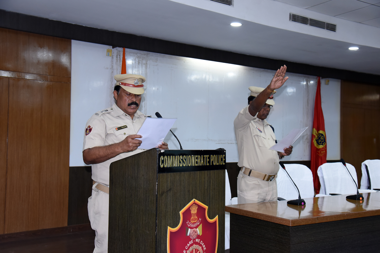 Officers and men of the Commissioner of Police, BBSR-CTC office took an integrity pledge on 31.10.2023 on the occasion of the Rashtriya Ekta Diwas.