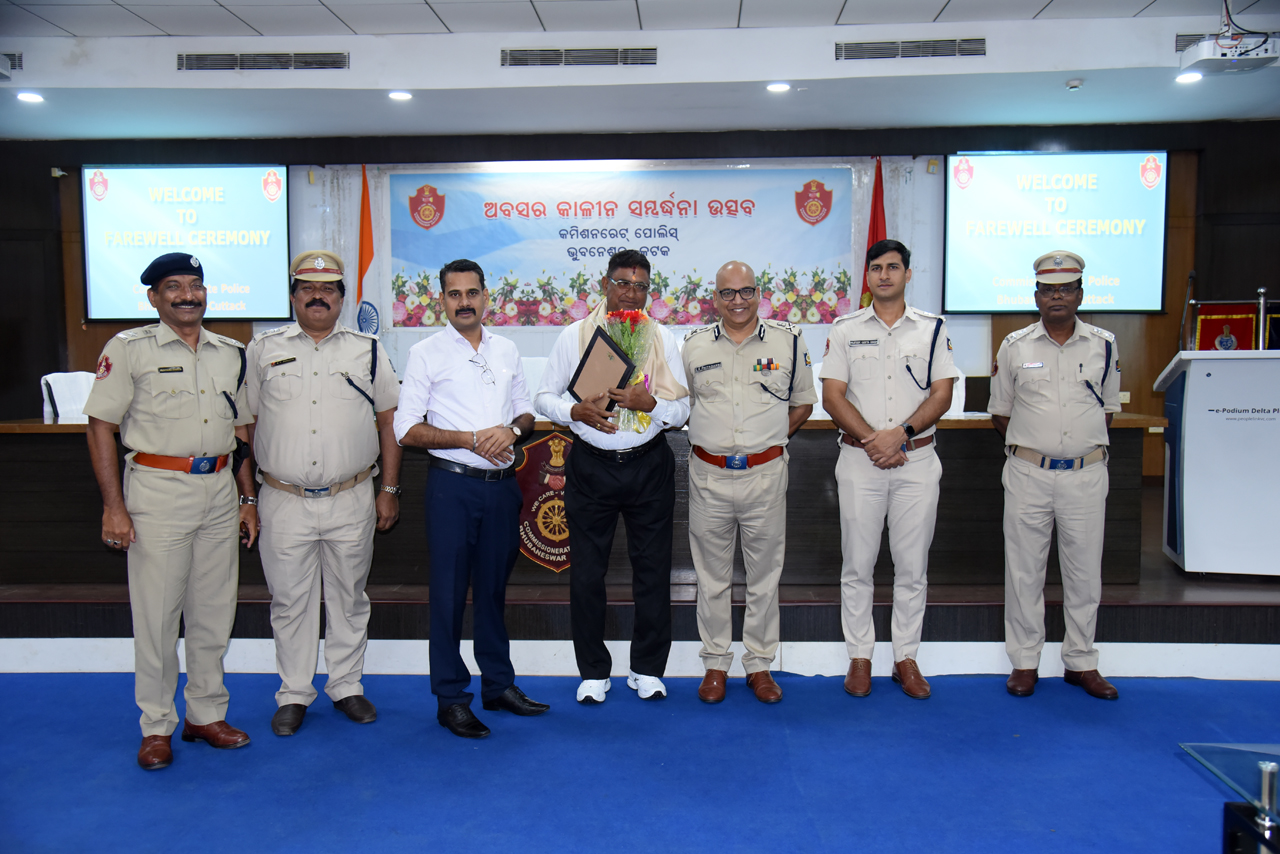 A Farewell meeting was organised to honour the retired Police Personnel of Twin City Bhubaneswar-Cuttack at the Conference Hall of Commissionerate Police Hdqrs., Bhubaneswar on 31.10.2023.