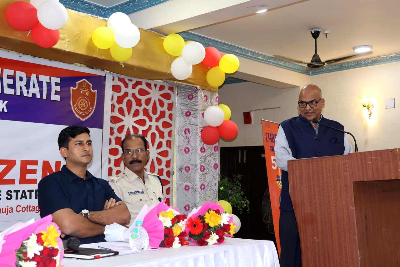 A productive interaction session was held on 09.11.2023, organized by the Police Commissionerate, bringing together 150 senior citizens under BISWAS in Zone-II, comprising Laxmisagar and Badagada Police Stations. Commissioner Shri. S. K Priyadarsi and DCP Bhubaneswar Shri. Prateek Singh attentively addressed the grievances and inquiries of our respected senior community members.
