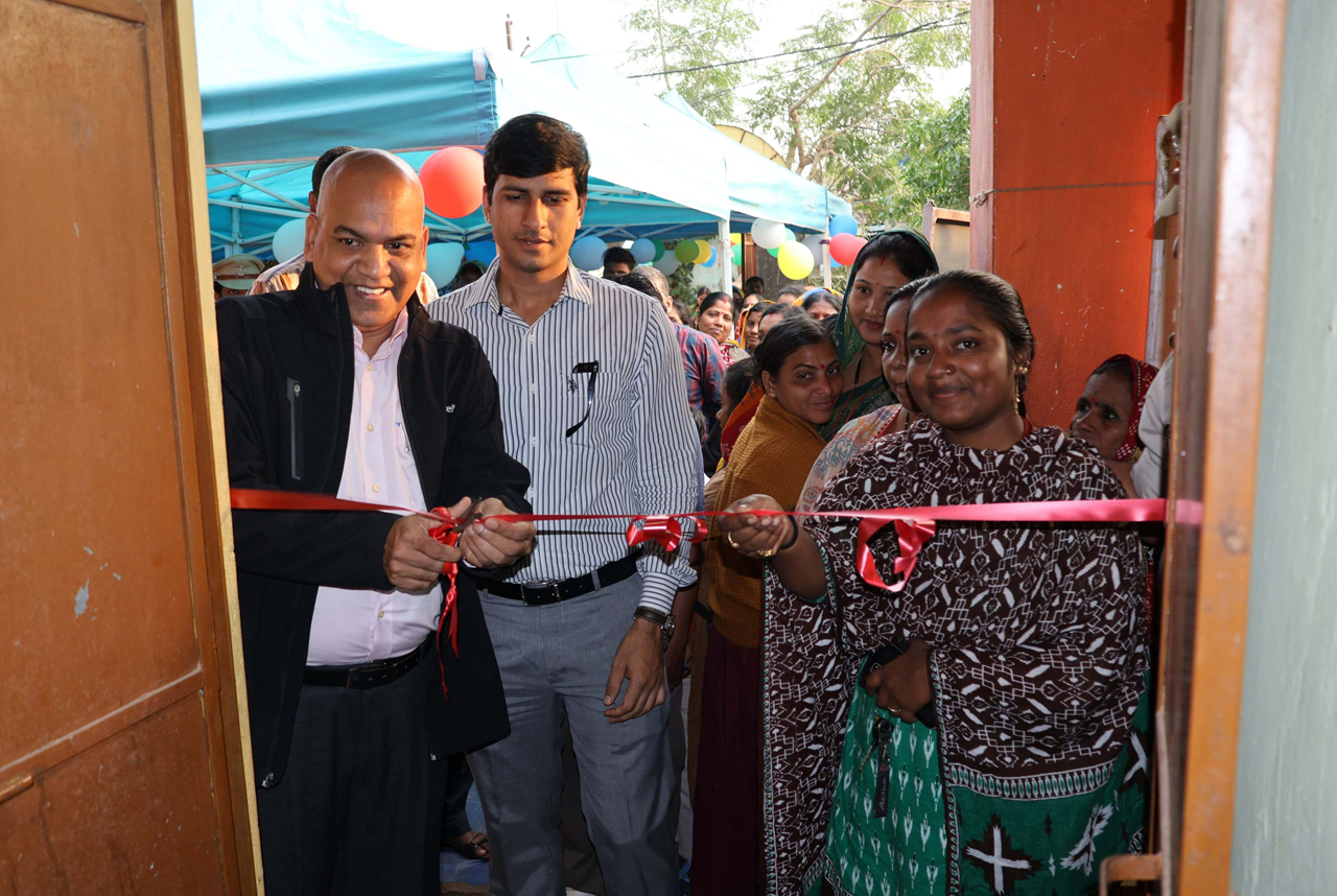 Nurturing Health, Building Bonds: Commissionerate Police extends care to Hatiasuni Basti, Saliasahi under Maitree Vihar PS, Bhubaneswar with a health camp on 19.12.2023.