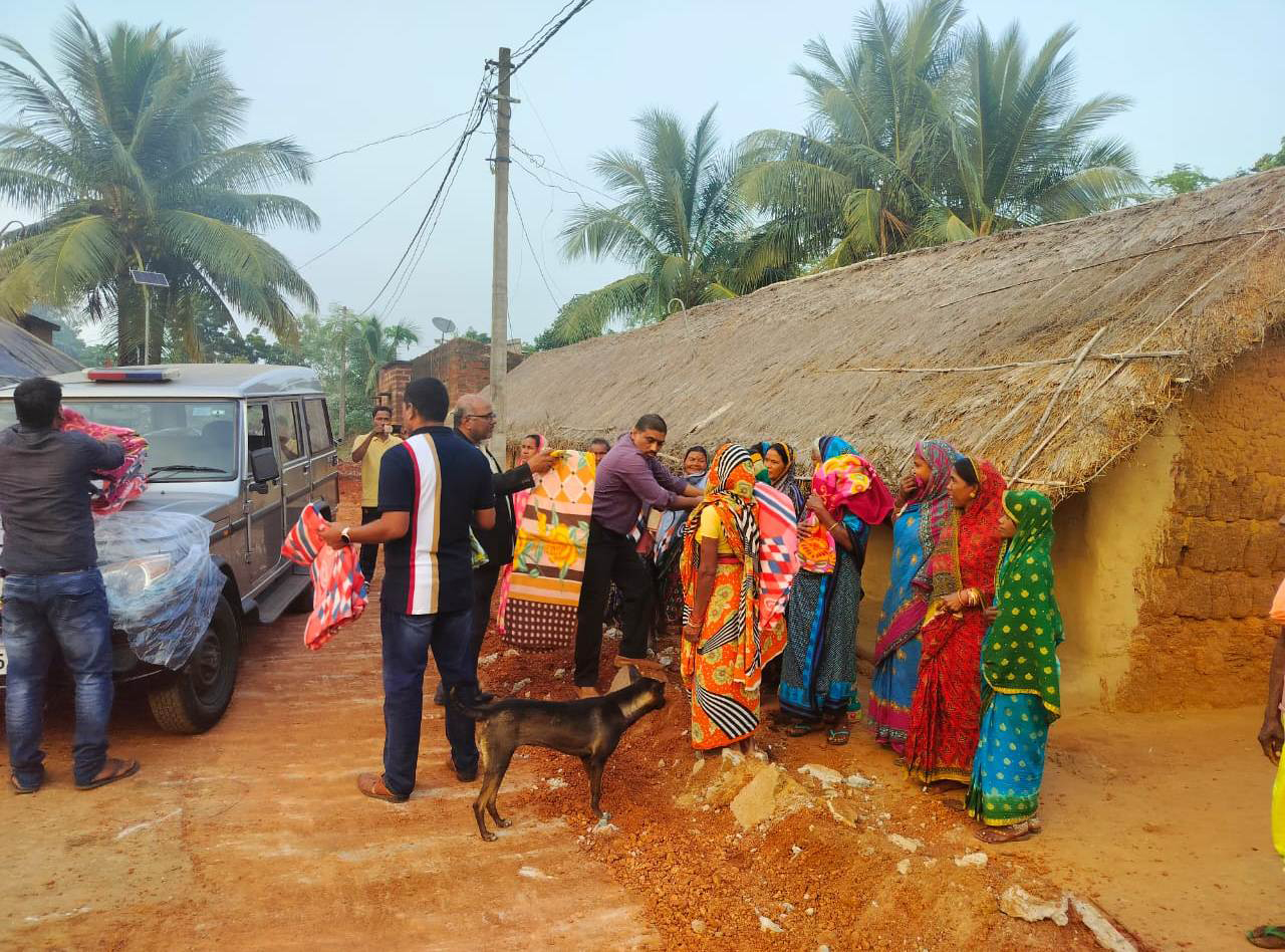 “Warming homes this winter: Commissionerate Police, in collaboration with Red Cross, extends warmth to Adibasi Sahi Kantabada, Kalapidasahi, Barha Pita, Derash Dam area, distributing 100 blankets on 13.12.2023. A gesture of care and compassion for a cozier winter.