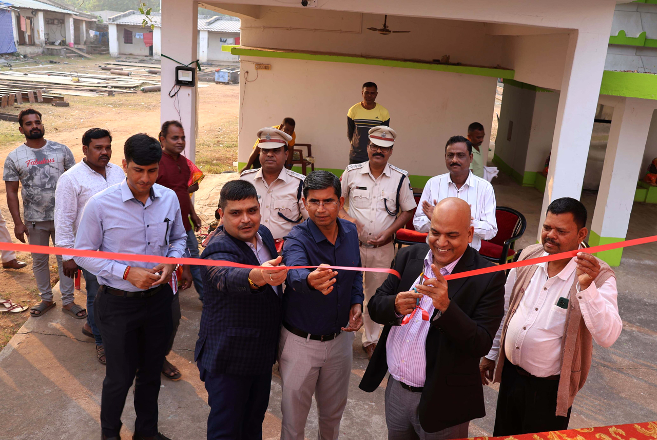 A Health Check-up drive at Phuleswari Basti, Bharatpur, Bhubaneswar on 27.12.2023 by Commissionerate Police provided free health check-ups and medicine distribution, benefiting 300 residents. A united effort for a healthier and happier community!