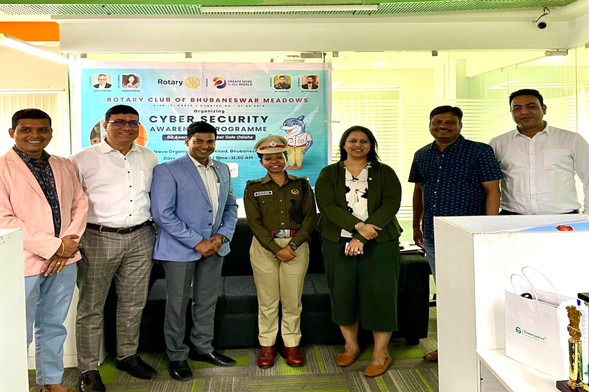 Commissionerate Police conducted a Cyber Awareness Seminar on 20.12.2023 at JEEVA ORGANICS & Rotary Club Meadows, witnessing the active participation of 90 attendees.