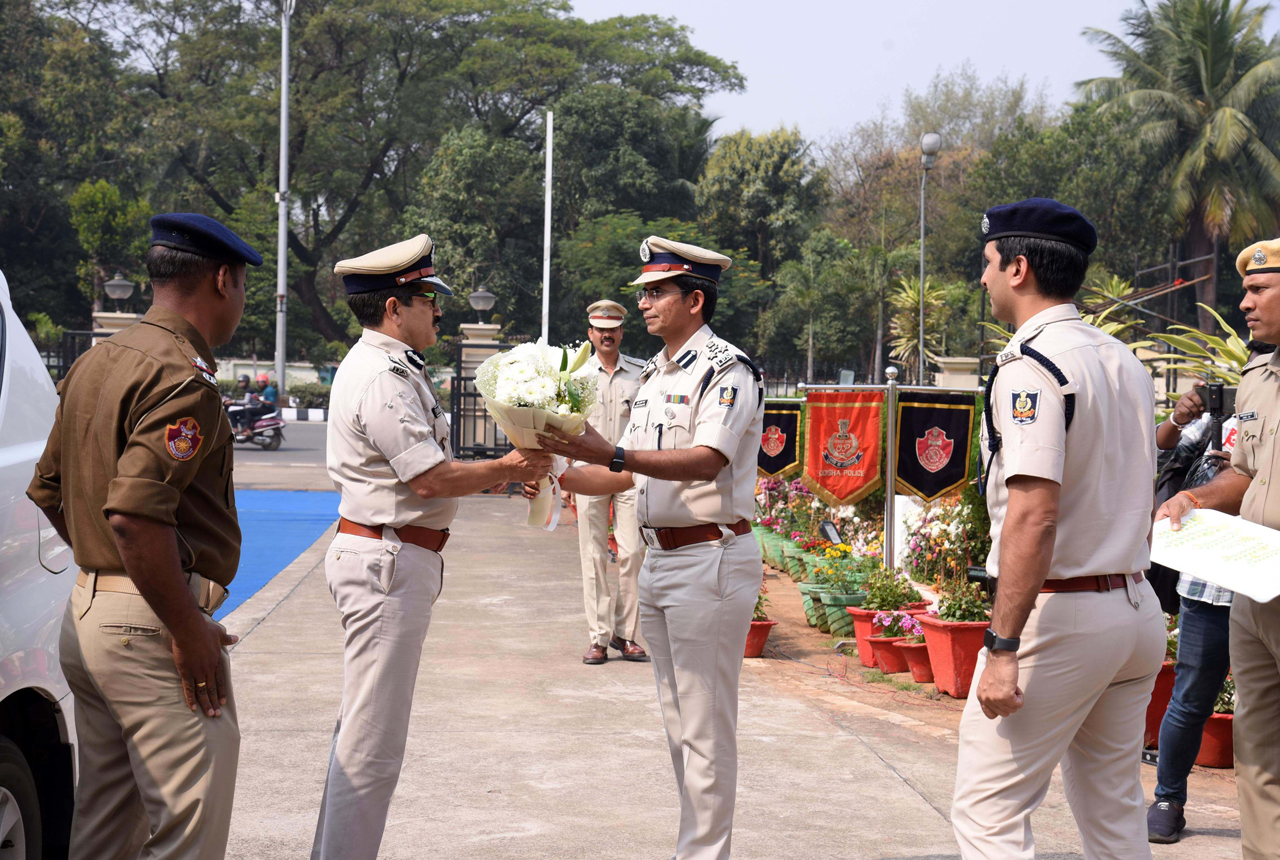 On 29.01.2024 Shri Sanjeeb Panda, IPS, assumed charge as the Commissioner of Police, graciously receiving the responsibility from the former Commissioner of Police, Shri S.K Priyadarsi, IPS. A formal welcome with a Guard of Honour marks the commencement of a dedicated tenure.