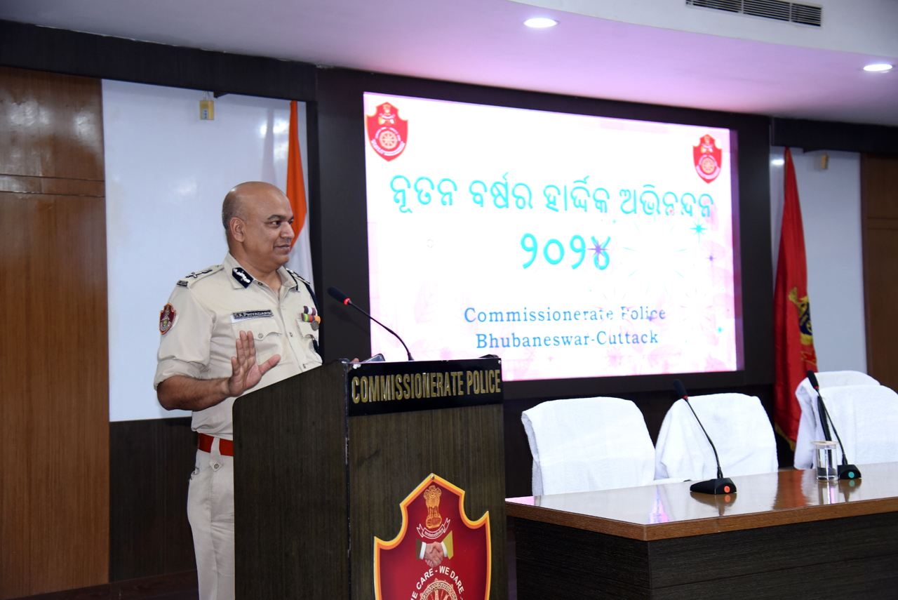The Commissioner of Police and Addl. CP extending New Year Greetings to his colleagues and staff at the Commissionerate Hdqrs., Bhubaneswar on 01.01.2024.