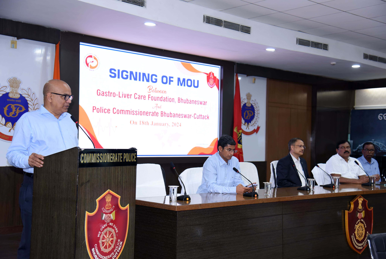 Project ‘LAKSHYA’: Commissionerate Police and Gastro Liver Care Foundation, BBSR, signed an MOU on 18.01.2024. CP addressed the audience, emphasizing the significance of health. Addl. CP, senior, and junior officers joined the initiative.