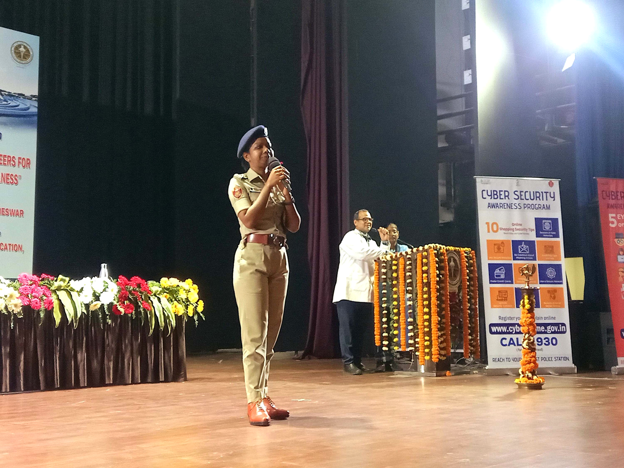 Commissionerate Police hosted a Cyber Awareness session at AIIMS Conference Hall, Bhubaneswar on 06.02.2024, engaging over 700 students from various districts, including medical students, and NSS participants.
