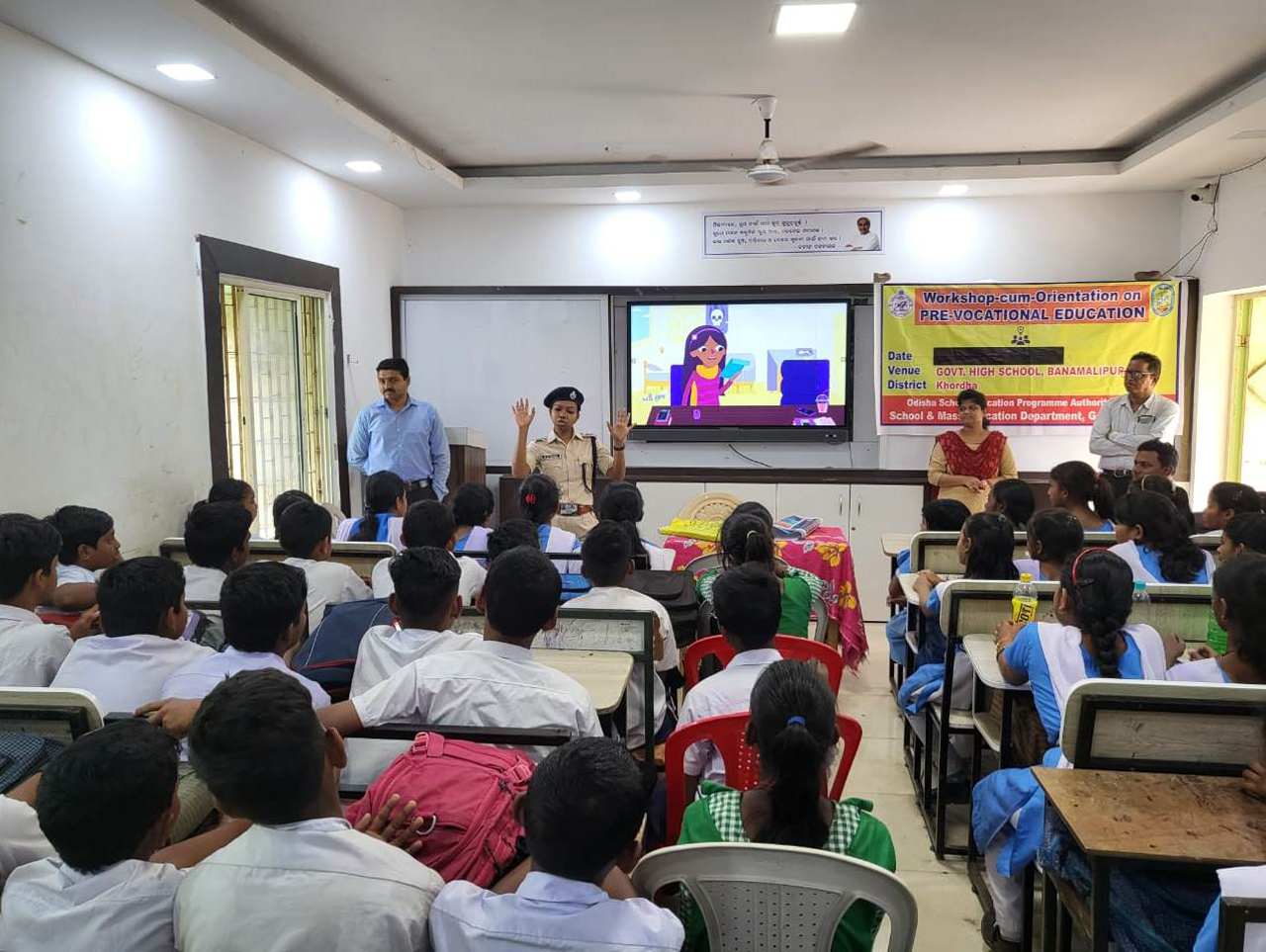 From virtual threats to real-world safety, always on duty! On 19.02.2024 ACP Anjana sheds light on cyber safety and navigating the digital world responsibly to 150 students of Banamalipur Govt. High School., Bhubaneswar  Stay sharp, stay safe!