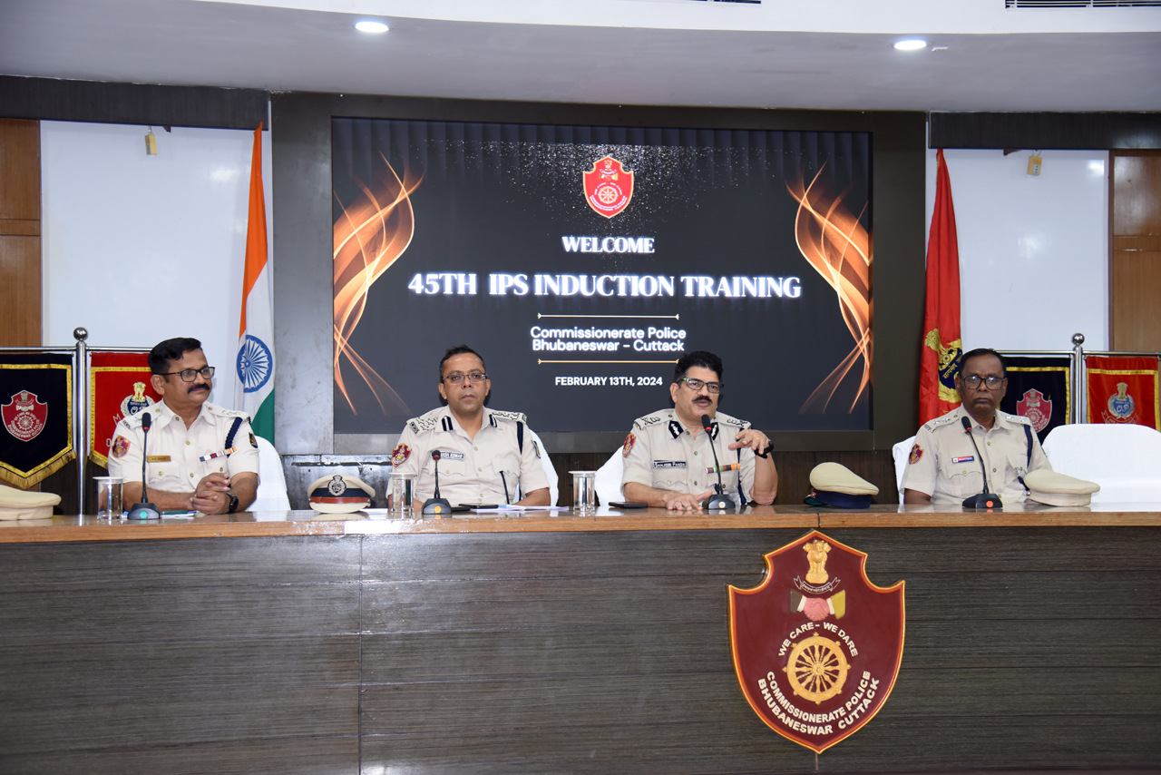 On 13.02.2024 we were delighted to host 19 IPS Officers from Uttar Pradesh at Commissionerate Police for the 45th IPS Induction Training. CP Shri Sanjeeb Panda highlighted powers and functions, and various initiatives taken by the Police Commissionerate and shed light on community programs and citizen-centric projects.