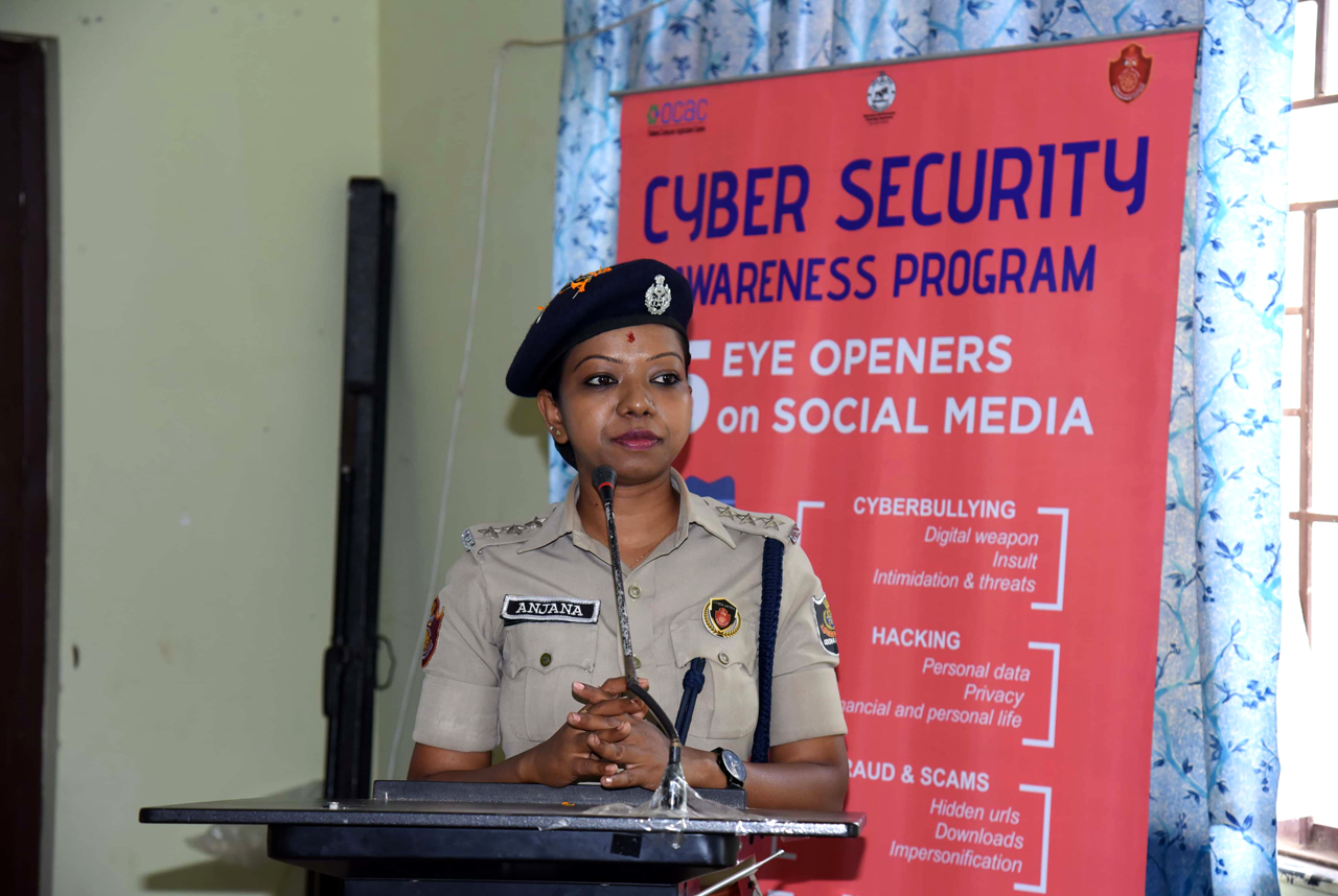Empowering minds, one click at a time! 200 students and faculty members at Kamala Nehru Women’s College, Bhubaneswar, dive into the world of cyber awareness in the enlightening ‘Cyber Safety Awareness’ session hosted by ACP Anjana on 28.02.2024.