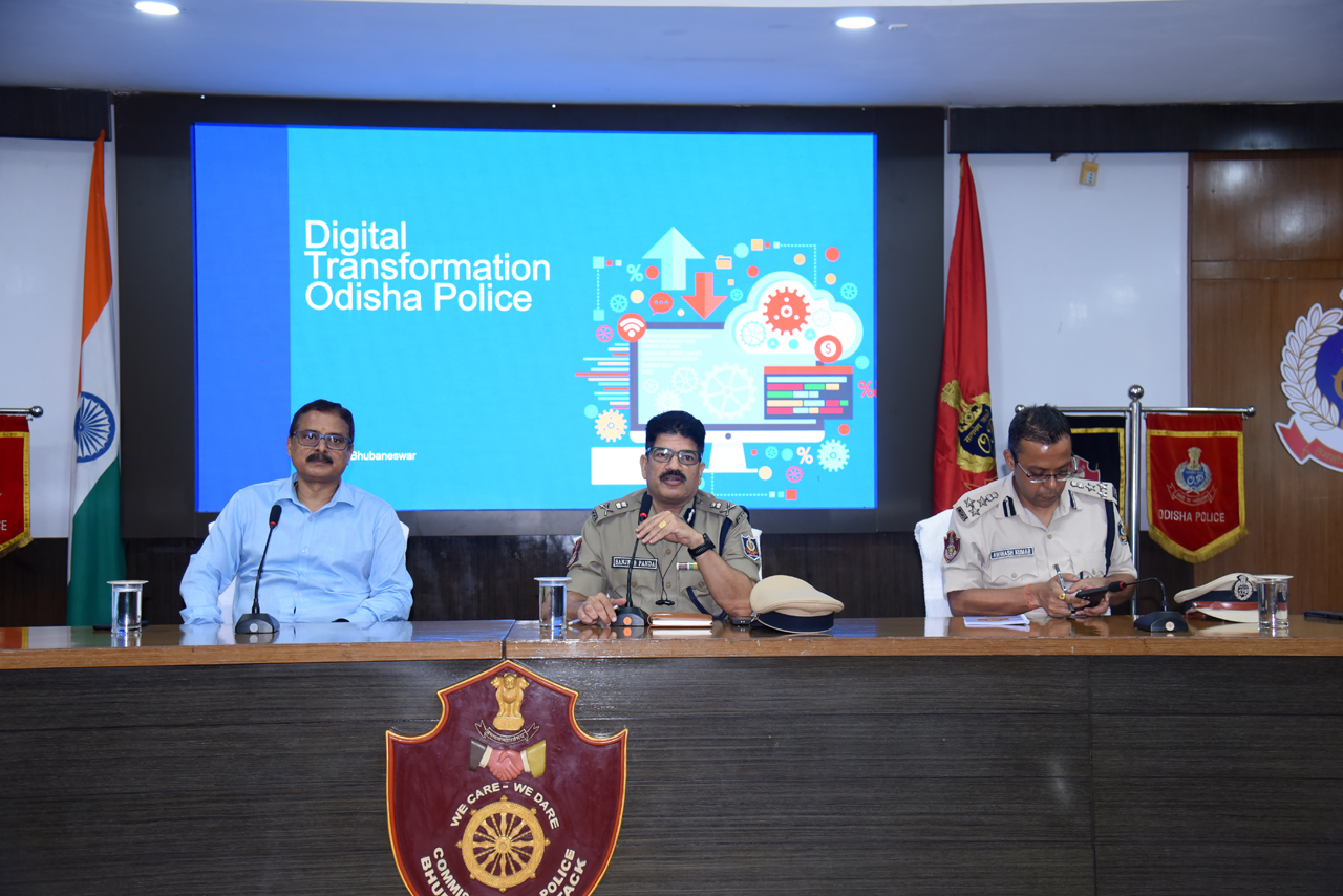 Overview of CCTNS Training on Digital Transformation was imparted by the Director SCRB, Odisha Sri Vinaytosh Mishra to the officers of the Commissionerate Police, Bhubaneswar and Cuttack on 16.03.2024 in the presence of CP Bhubaneswar-Cuttack, Sri Sanjeeb Panda and Addl. CP Sri Awinash Kumar.