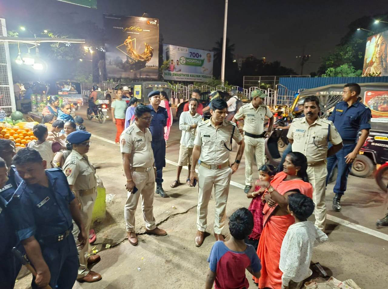 On 06.03.2024  DCP Bhubaneswar Sri Prateek Singh and other officers visited Falikia Basti of Capital PS, Bhubaneswar interacted with the residents and discussed their well-being & issues they face.