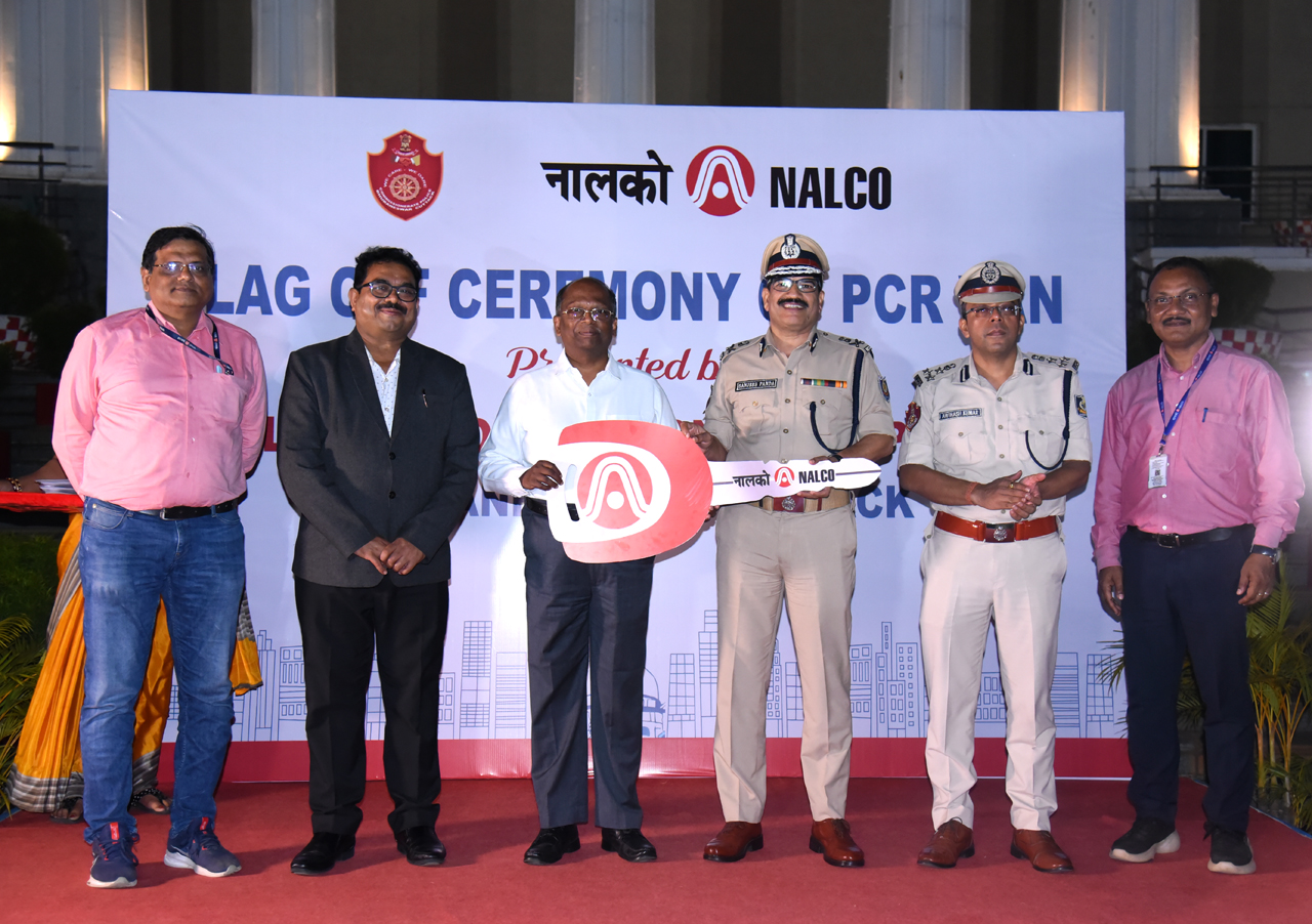 Flag-off ceremony of new PCR vehicle at Commissionerate Hqrs., Bhubaneswar on 15.03.2024, thanked National Aluminium Company Limited (NALCO) for sponsoring 5 PCR Vans. In a ceremony marked by camaraderie and collaboration, NALCO officials joined hands with Police Commissionerate authorities to officially present the vehicles, ensuring public safety and security. In the esteemed presence of dignitaries from CMD NALCO, Shri Sridhar Patro with other senior officials and Shri Sanjeeb Panda Police Commissioner, Addl. CP Shri Awinash Kumar Bhubaneswar-Cuttack.