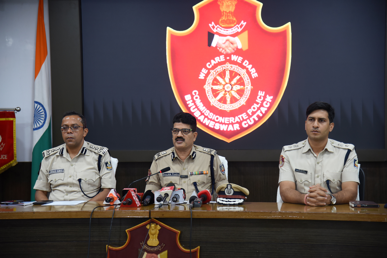 On 03.04.2024 Commissionerate Police cracks down on inter-state Eragolla gang responsible for a spree of crimes including gold chain snatching, dicky breaking, car glass breaking, and cash bag snatching. 11 accused gang members had been arrested.