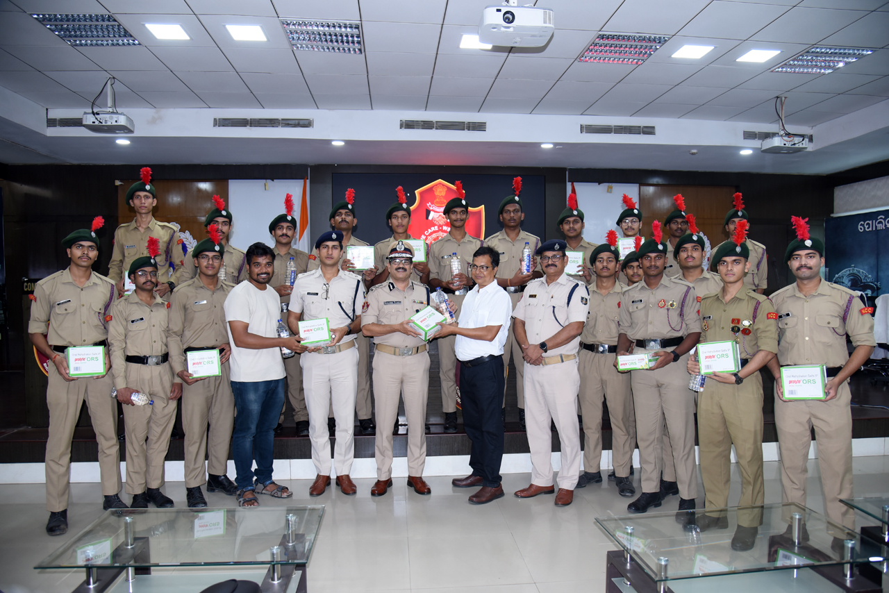 “A big shoutout to SOA University NCC Wing 4-OCTC Bttn. for their incredible donation of 5000 ORS packets and 2000 liters of water bottles to the Commissioner of Police on 23.04.2024.