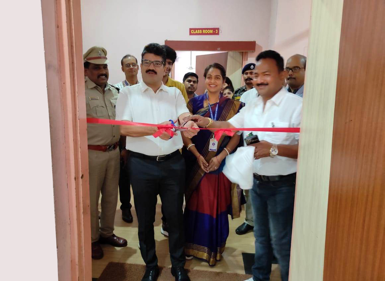 Kudos to IRCS, Commissionerate Police, & Astha School of Management for organizing a successful voluntary blood donation camp in Balianta on 27.04.2024! With 72 units collected, it’s a testament to the community’s generosity. Special thanks to Commissioner of Police Shri Sanjeeb Panda, IPS for gracing the event. Together, we save lives!