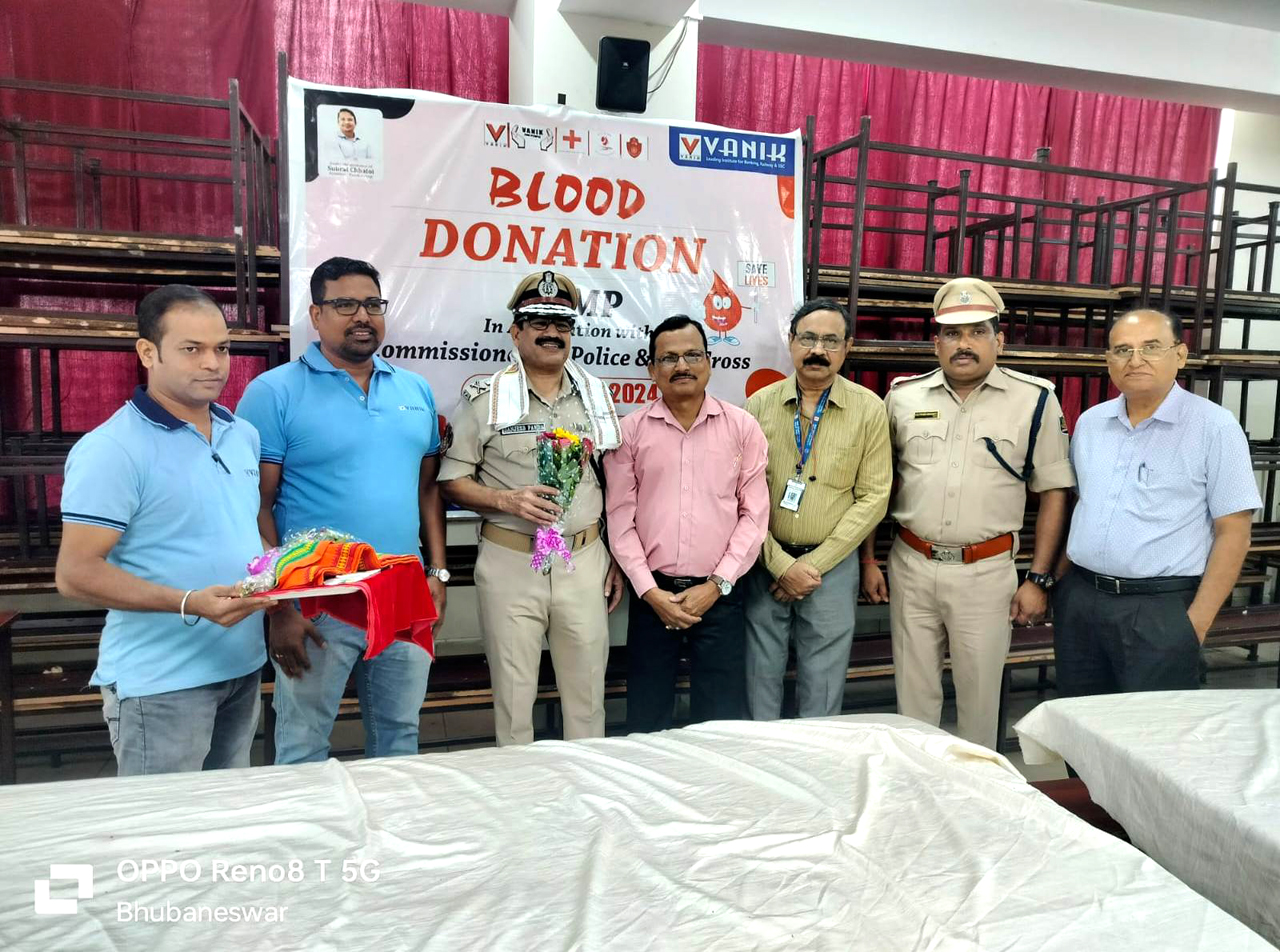 62 units of blood collected by Capital Hospital Blood Bank on 29.04.2024 at the camp organised by the joint efforts of Vanik Education & IRCS, Regional Branch, Commissionerate Police, Bhubaneswar-Cuttack. CP, Sri Sanjeeb Panda graced the camp as Chief Guest.