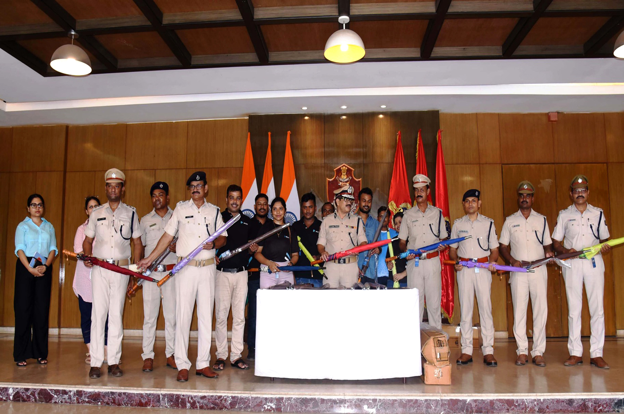 On 28.05.2024 MUVI Foundation CSR wing donated 600 large umbrellas to Commissionerate Police, BBSR-CTC  dedicated Traffic Police and Home Guards, who work tirelessly through heatwaves and heavy rains. We’re proud to support those who keep us safe, rain or shine!