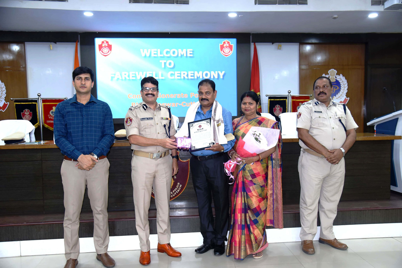 Farewell to our brave guardians of law! On 30.04.2024 we bid adieu to 21 dedicated police personnel from Bhubaneswar UPD, Cuttack UPD, OSAP 7th BN, and the Police Commissionerate. Your service and sacrifice will forever be remembered. Wishing you all the best in your future endeavors.