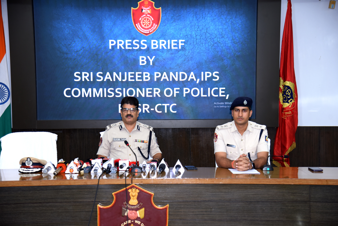 On 18.07.2024 Commissionerate Police, Bhubaneswar busted a 4-member gang involved in car glass breaking & thefts. The “Tirchi Gang” from Tamil Nadu targeted parked vehicles & public transport across the city. Breaking car windows with slingshots & steal valuables. Pick-pocketing passengers in crowded areas, disposing of stolen goods in Tamil Nadu.