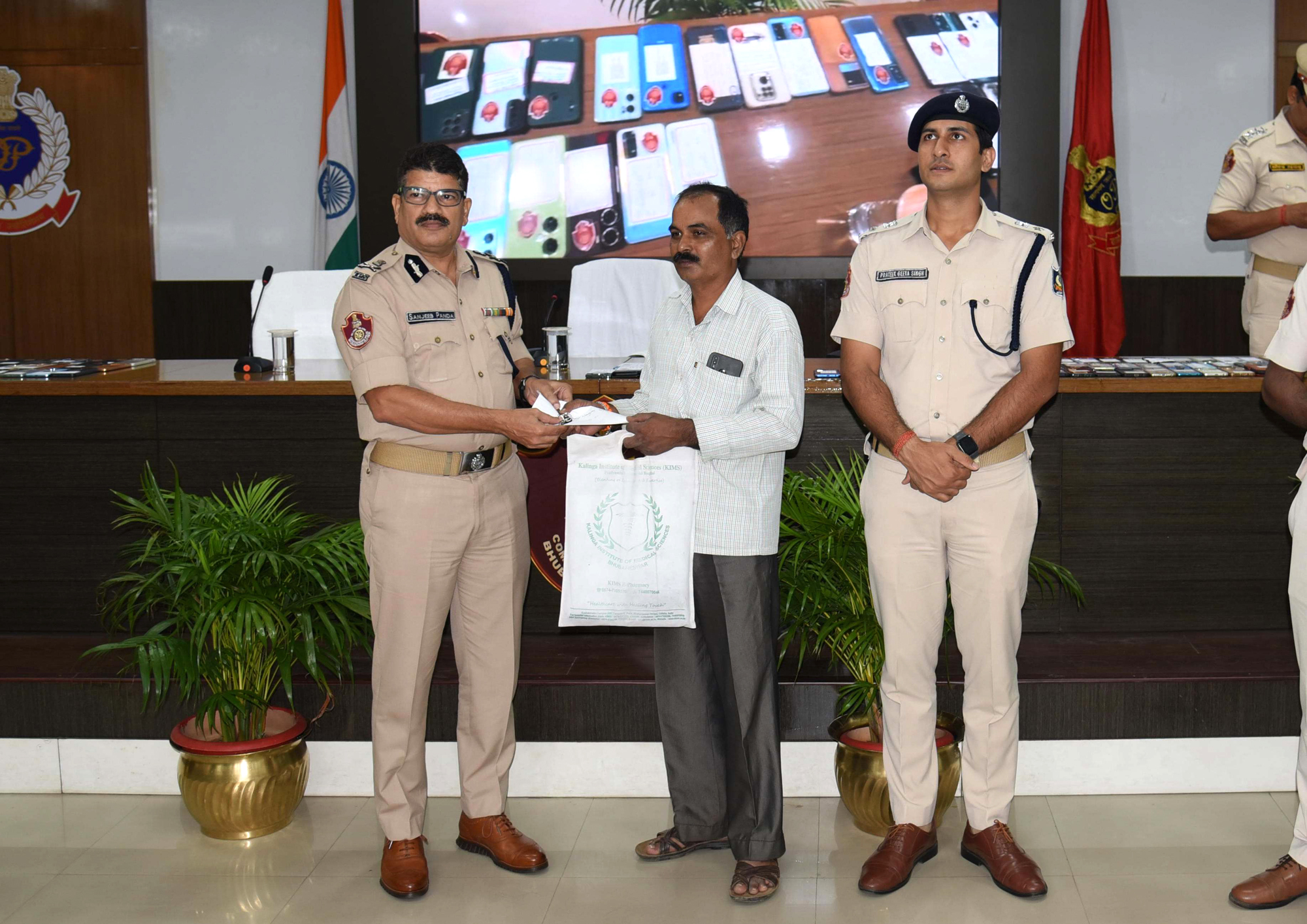 On 10.08.2024, the  Commissionerate Police Bhubaneswar-Cuttack organized a Property Return Mela where 103 recovered stolen/missing mobile phones, 11 vehicles and 26 pieces of gold/silver jewelry were handed over to their rightful owners. Our ongoing efforts have led to the recovery of 1,153 stolen/missing mobile phones this year, with 950 already returned to their owners.