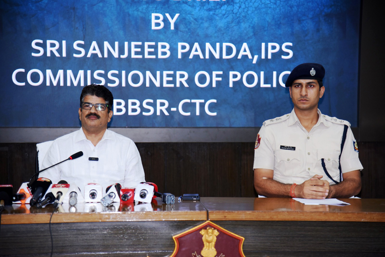 On 29.07.2024 a notorious firearms syndicate was busted, involved in illegal arms supply, extortion, vandalism, murder and more. The head of the syndicate is Rashmi Ranjan Swain and his close associate Utkal Keshari Khuntia. He procures fire arms with his other associates from Munger, Bihar and sells them in Odisha operating from Cuttack. Arrested accused have more than 20 criminal cases and antecedents. Seized: 5 firearms, ammo, vehicles.